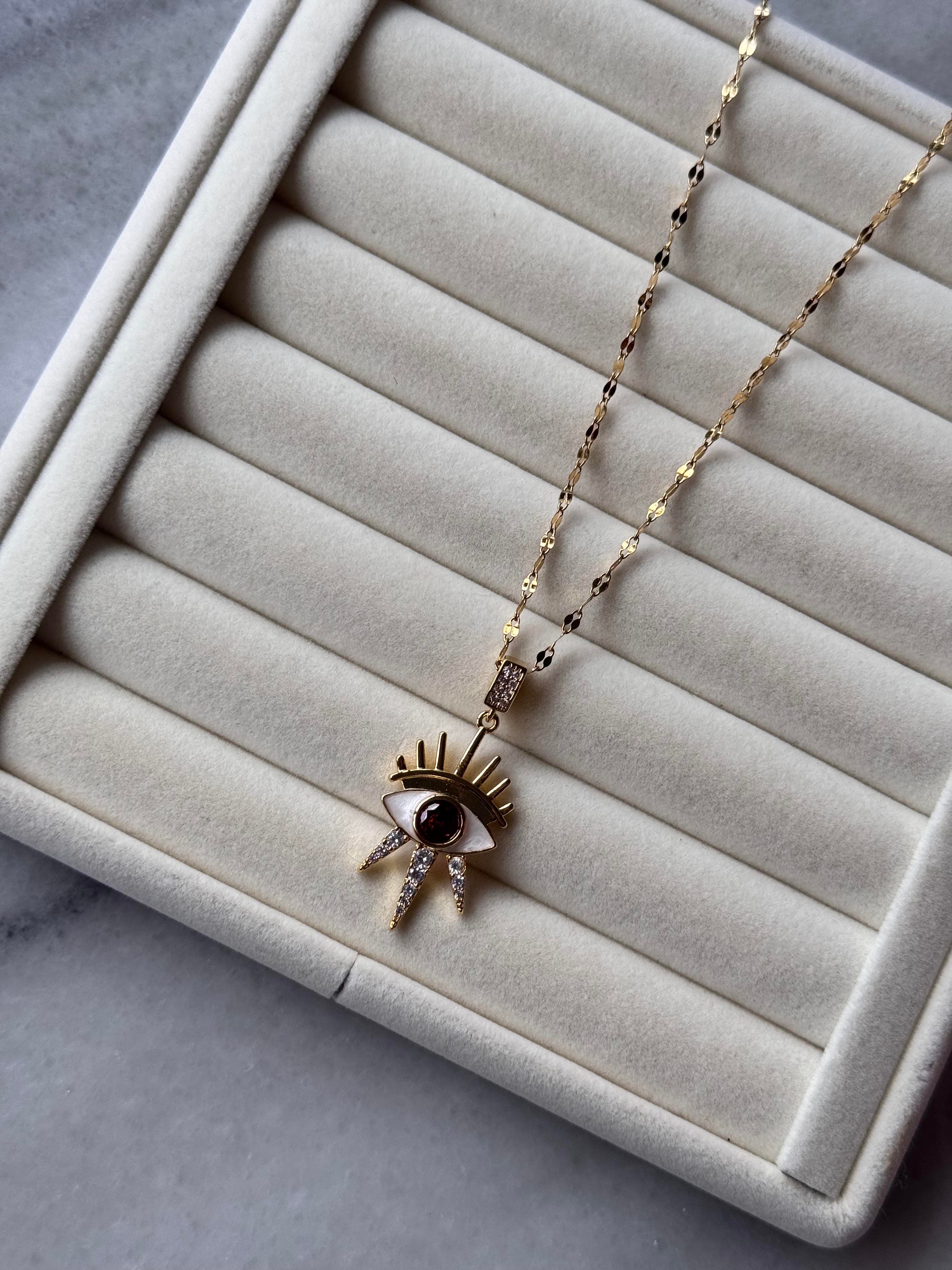 Mineli Göz Kirpik Kolye