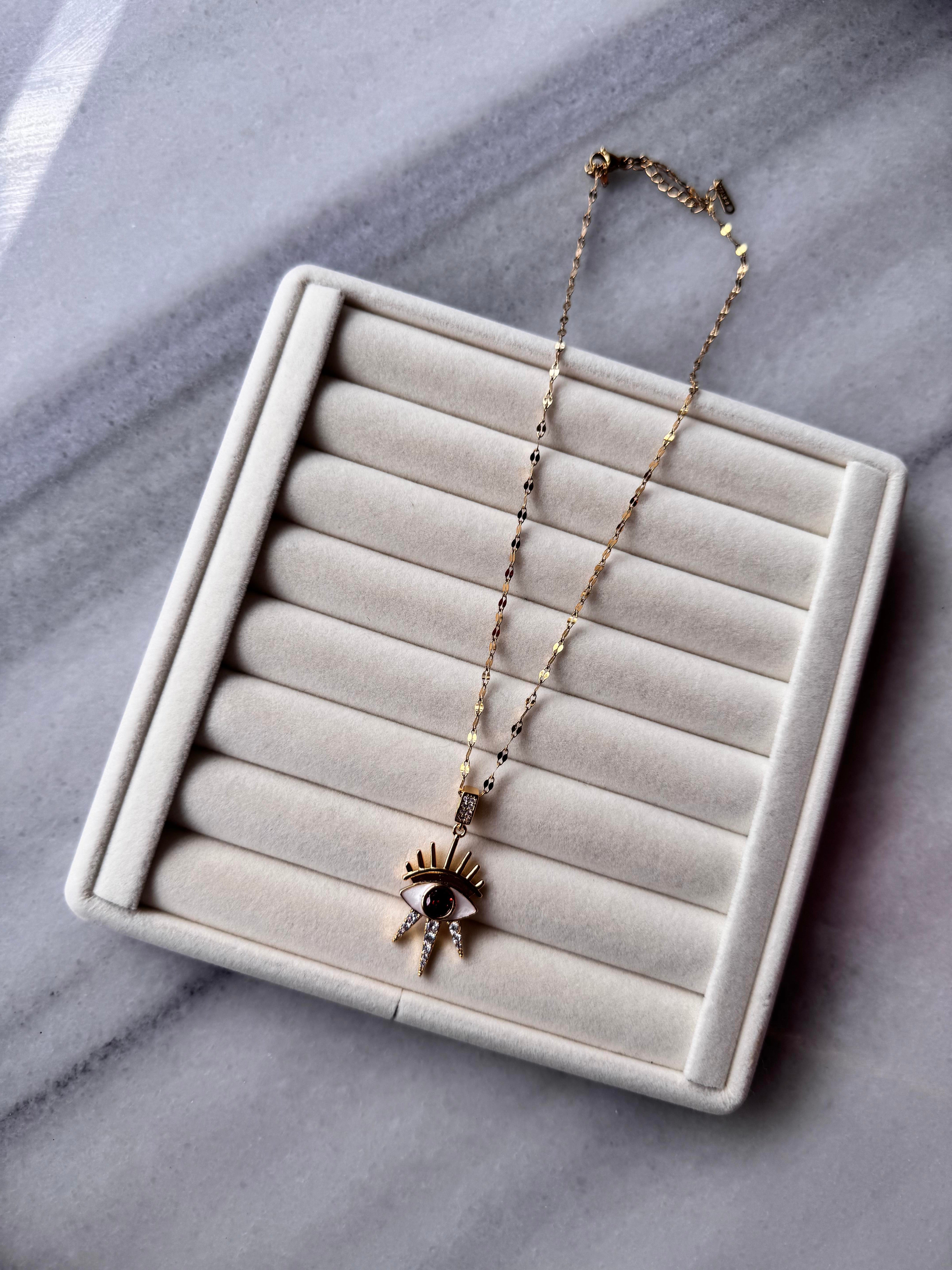 Mineli Göz Kirpik Kolye