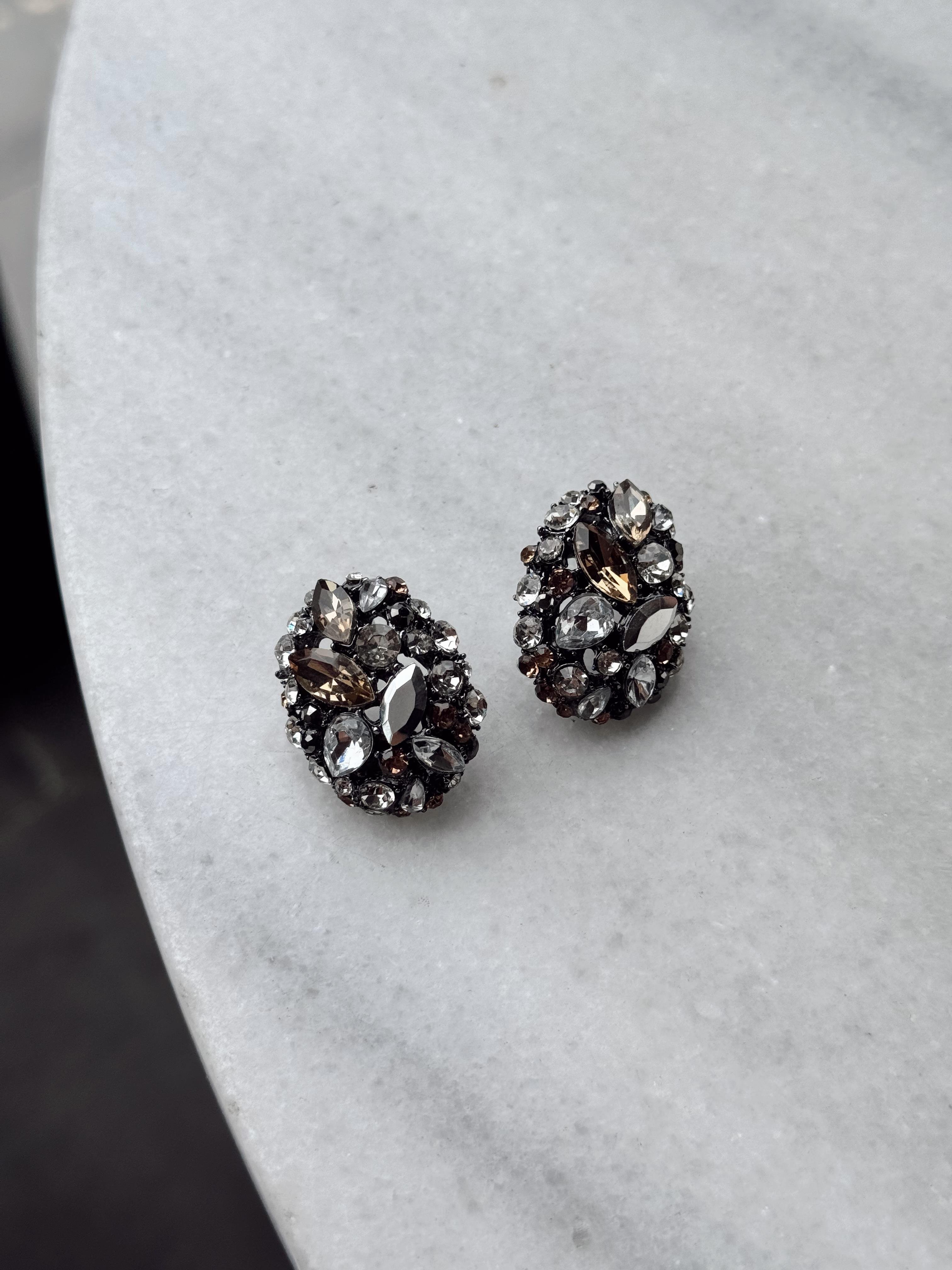 Minik taşlı oval ZARA küpe 