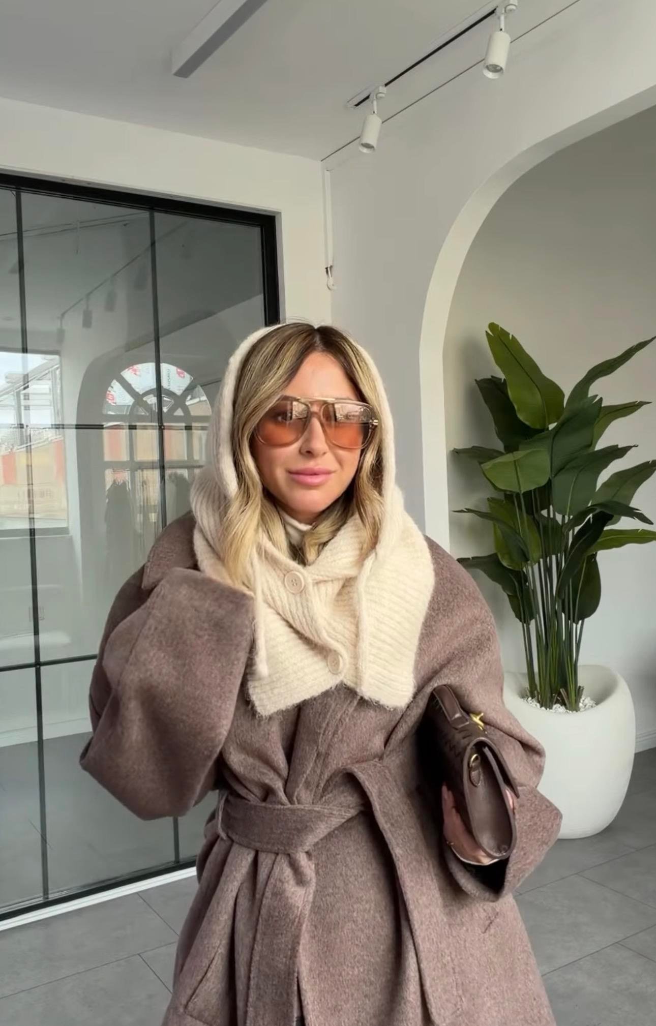 Örgü düğmeli bej balaklava  