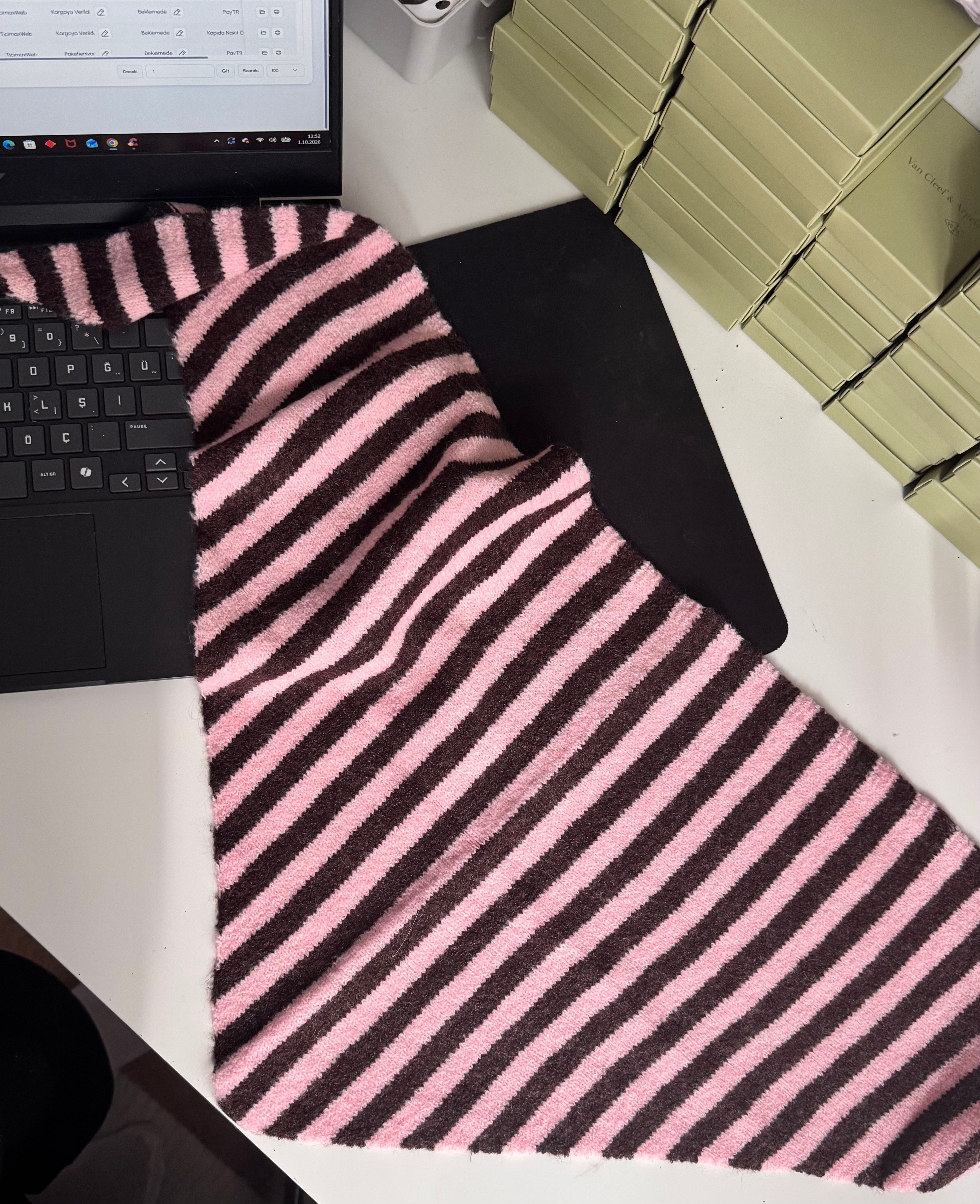 Örgü üçgen şal pembe kahve