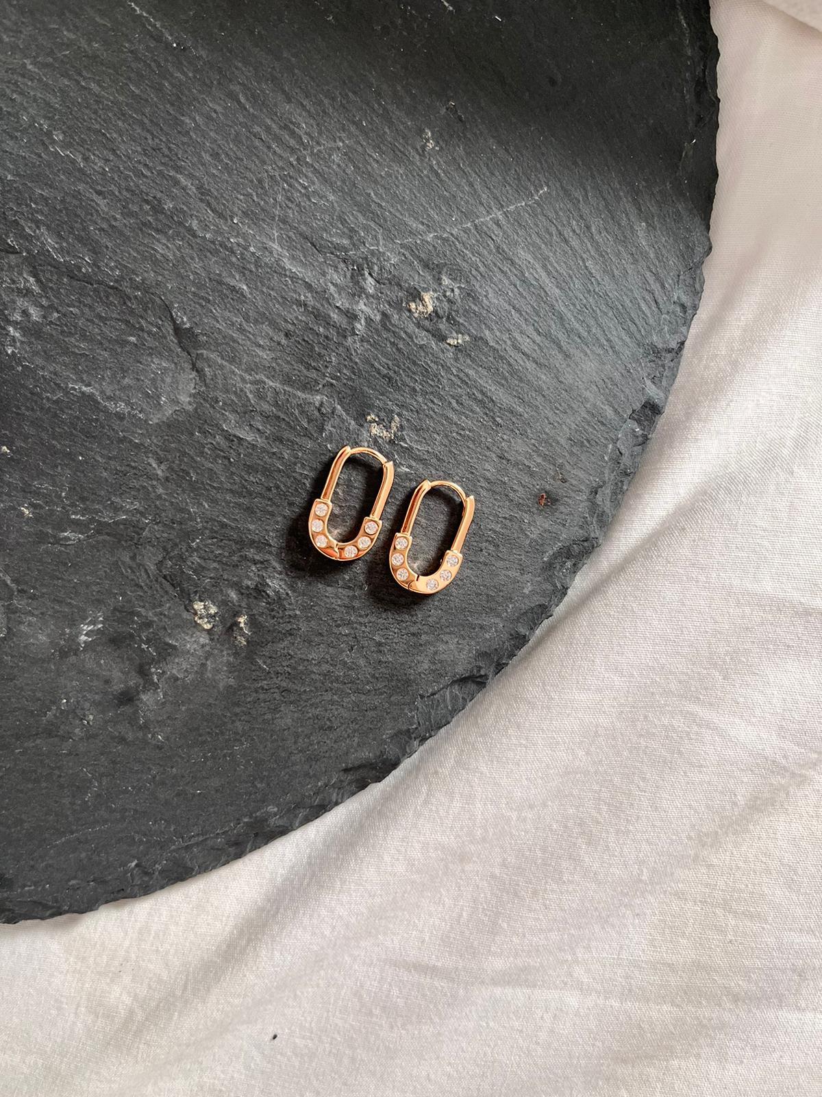 Oval Gömülü Taş Vip Küpe