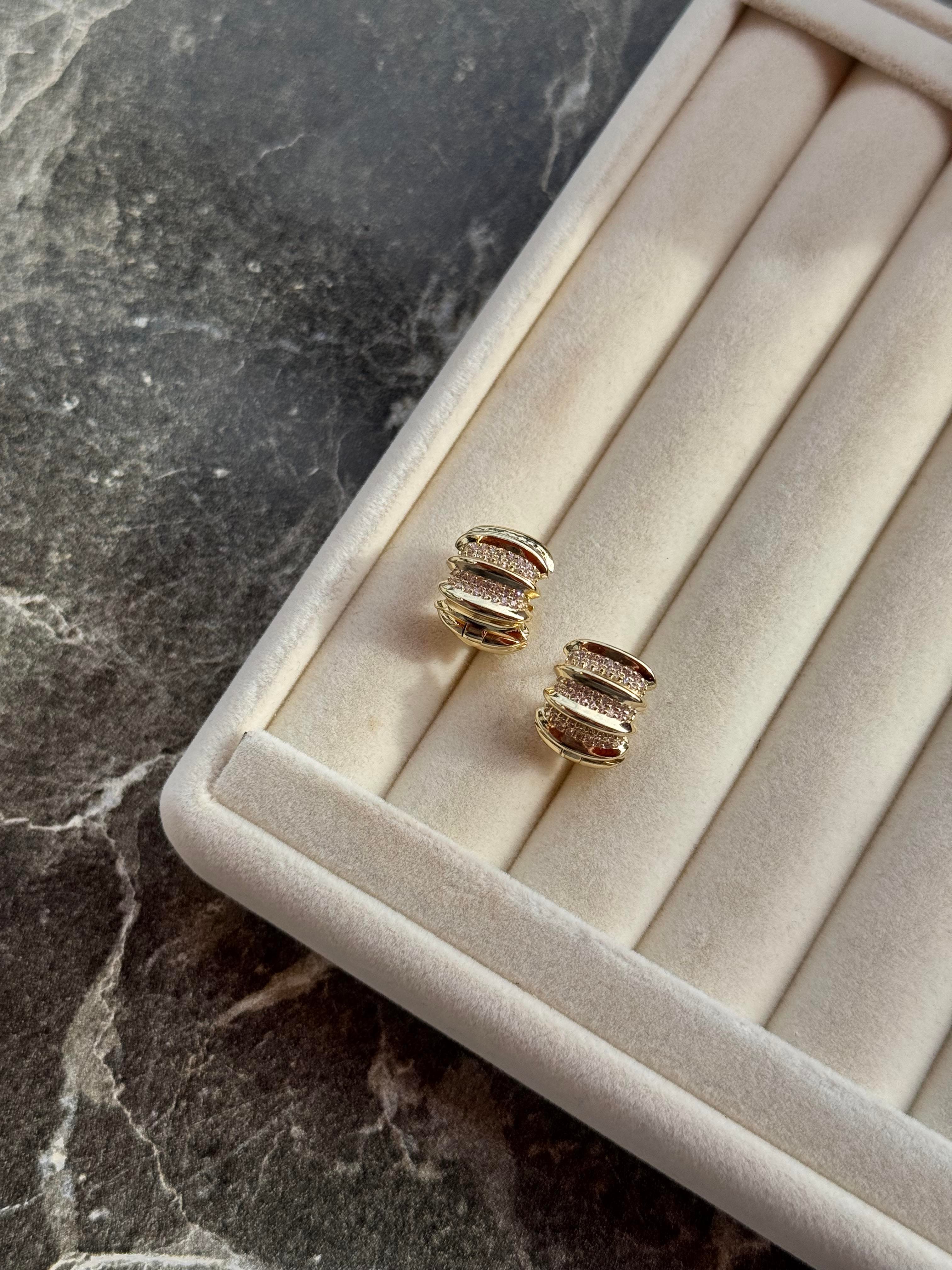 Özel Seri burgulu minik halka küpe