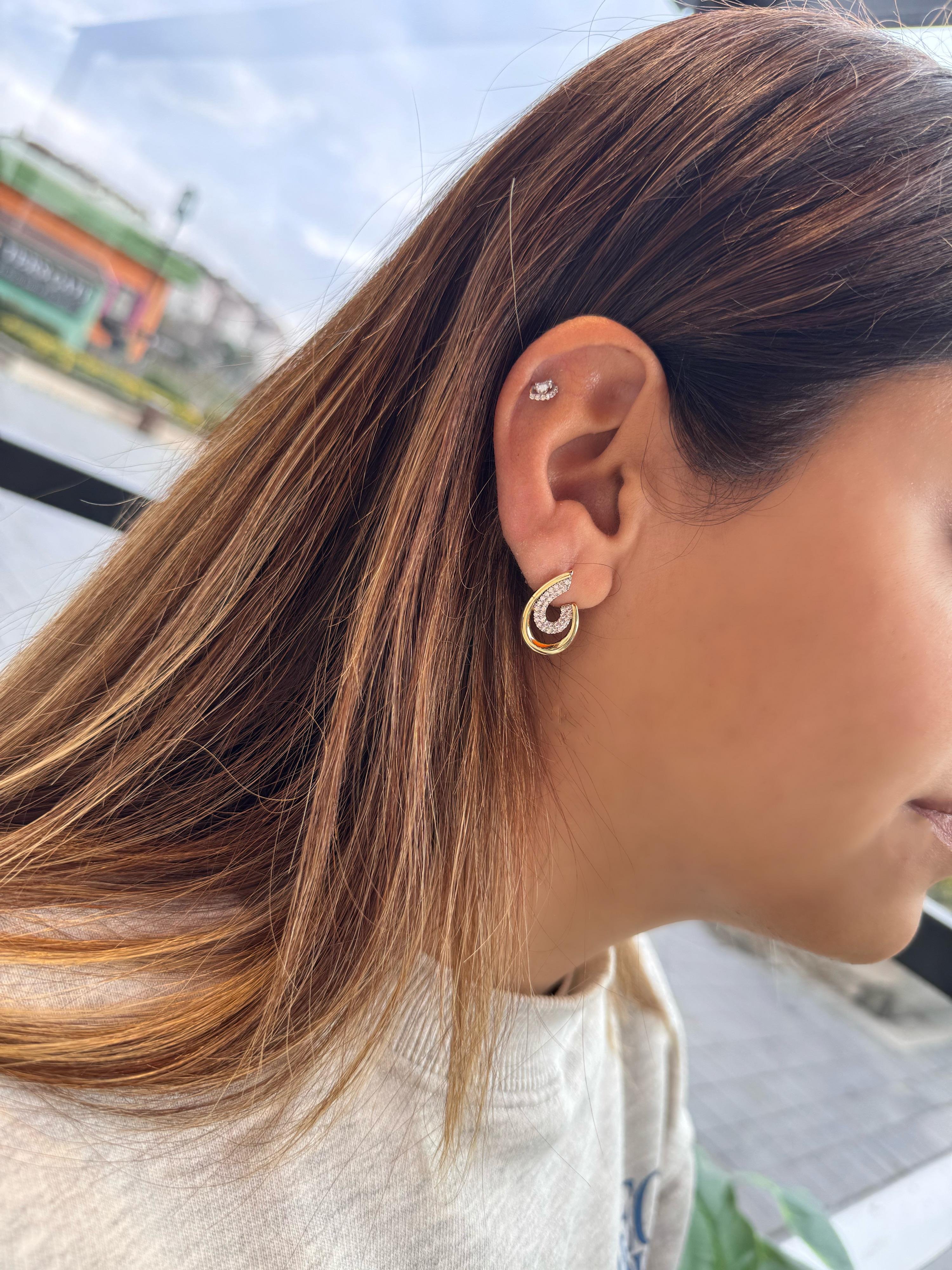 Özel Seri oval gold taşlı küpe