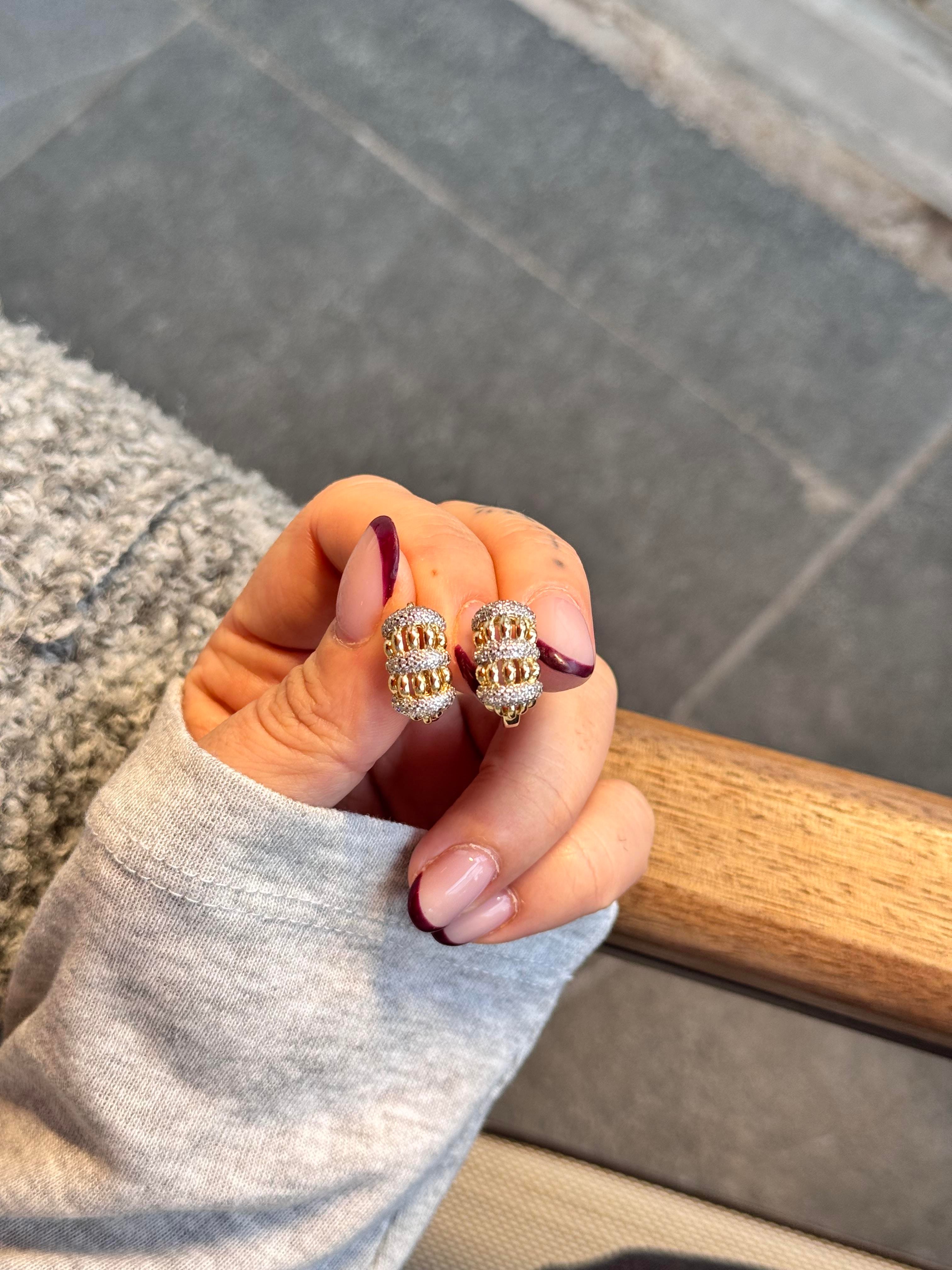 Özel Seri taşlı burgu küpe