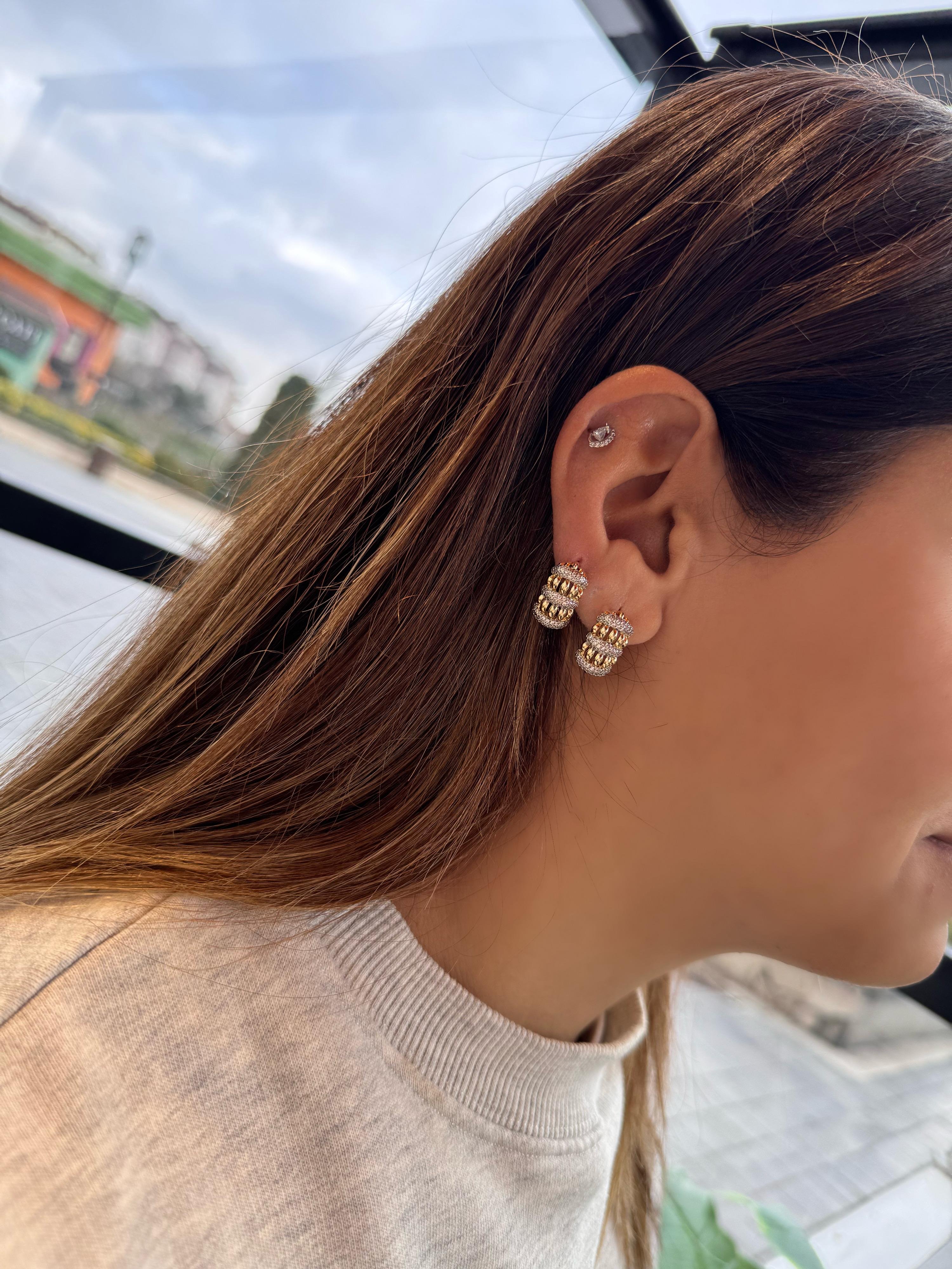 Özel Seri taşlı burgu küpe