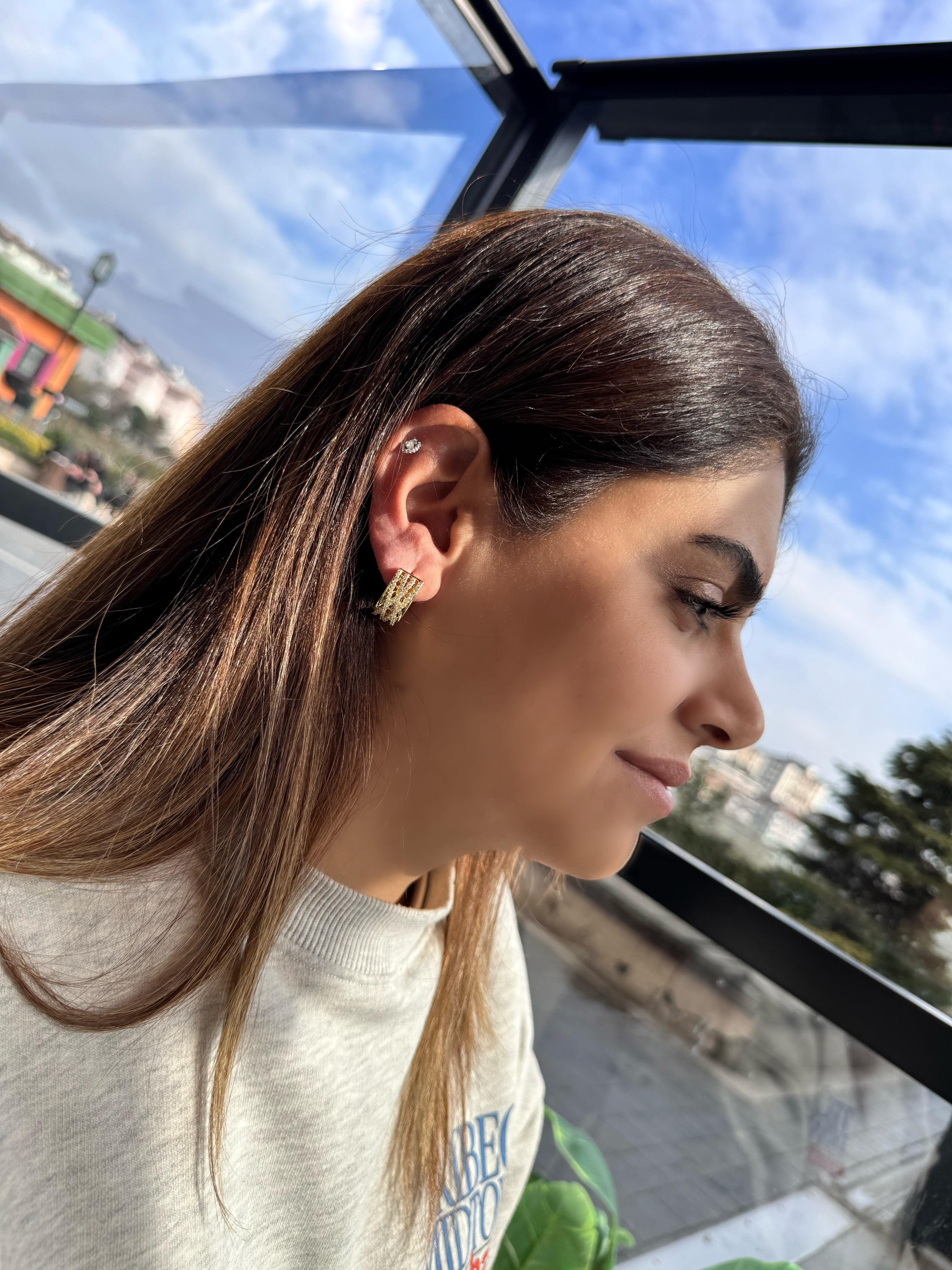 Özel Seri üzeri taşlı Küpe