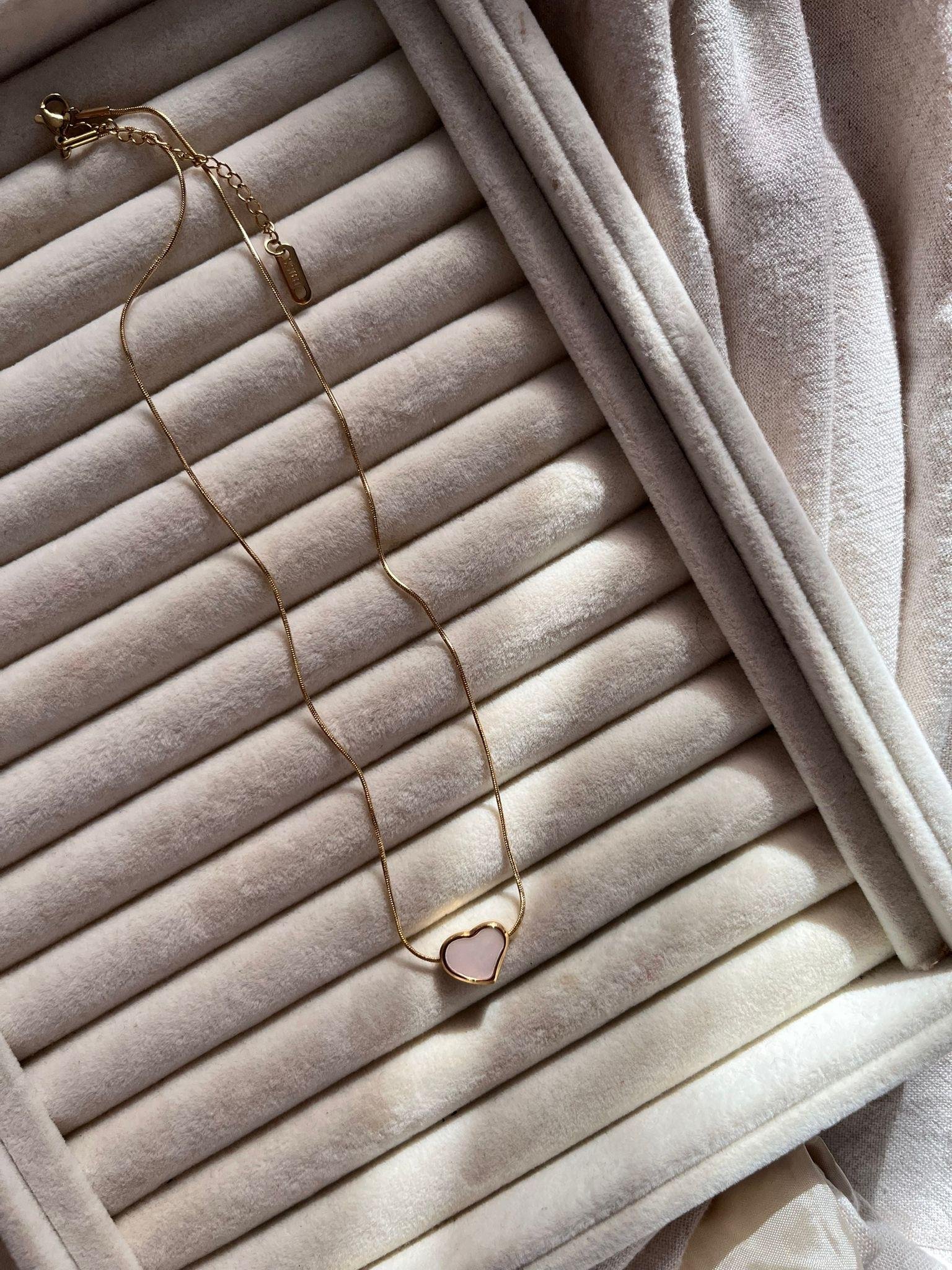 Sedef Kalp Çelik Kolye