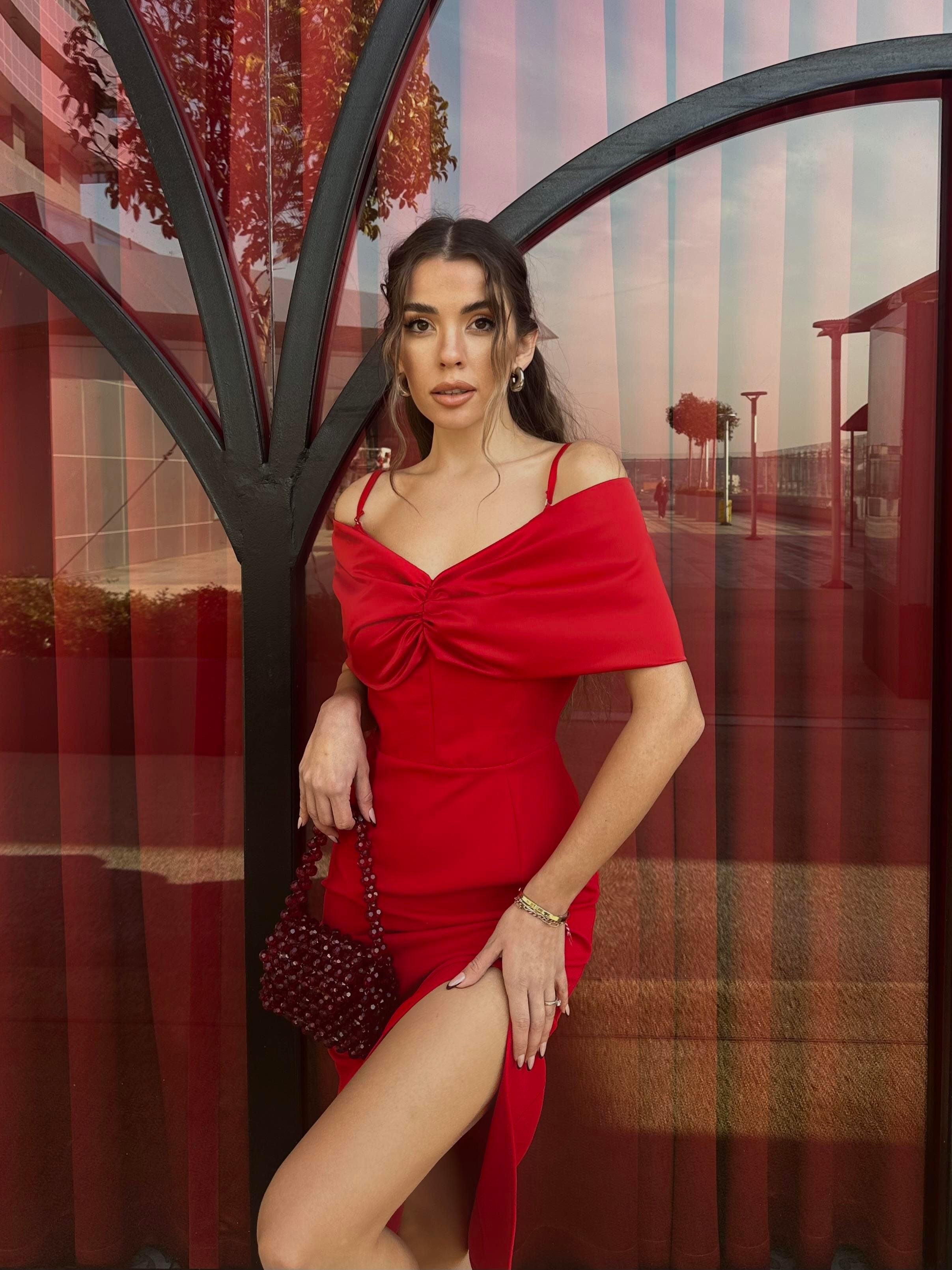 Amanda Kurdele Detay Askılı Yırtmaçlı Elbise | 