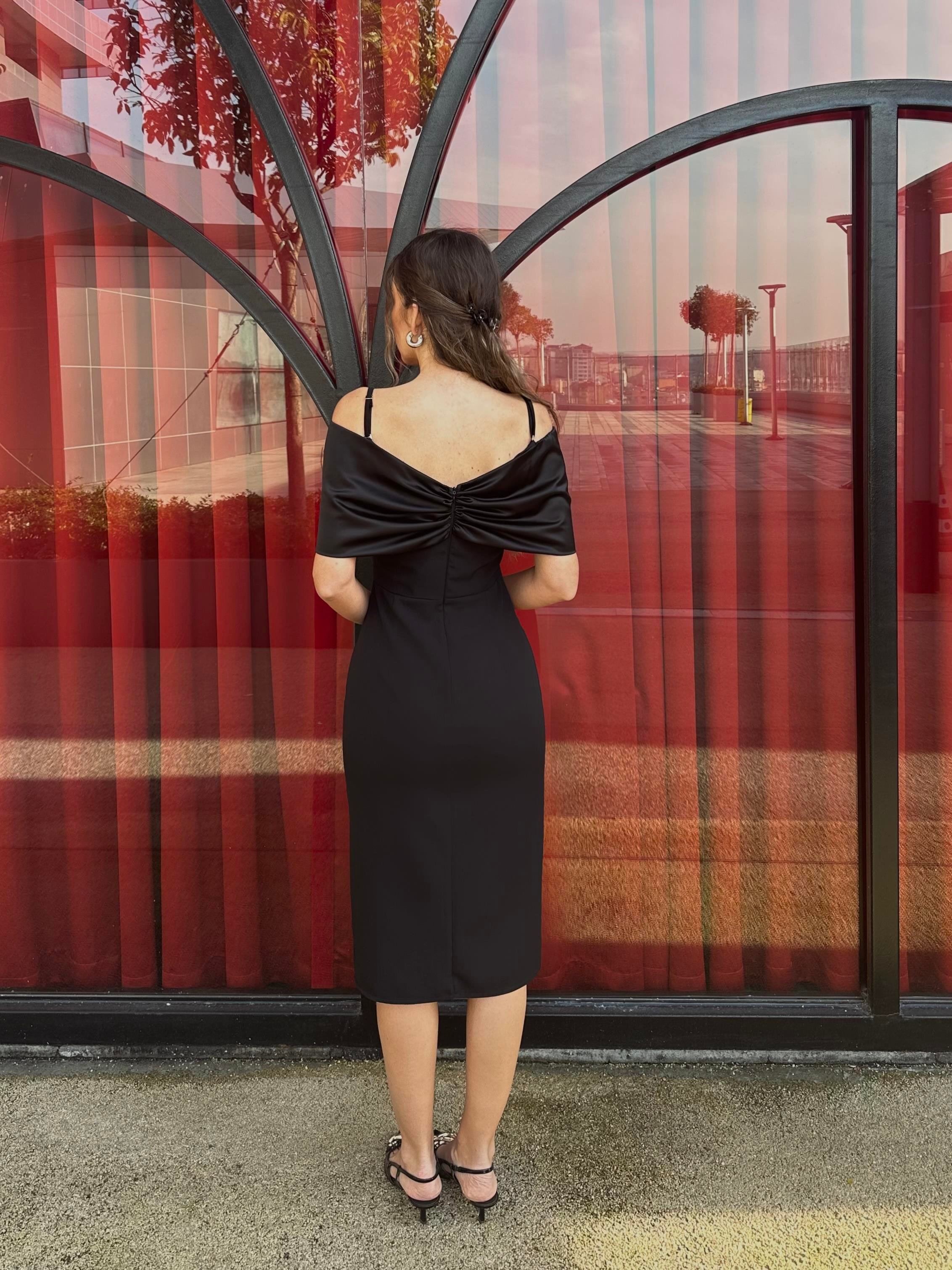 Amanda Kurdele Detay Askılı Yırtmaçlı Elbise | 