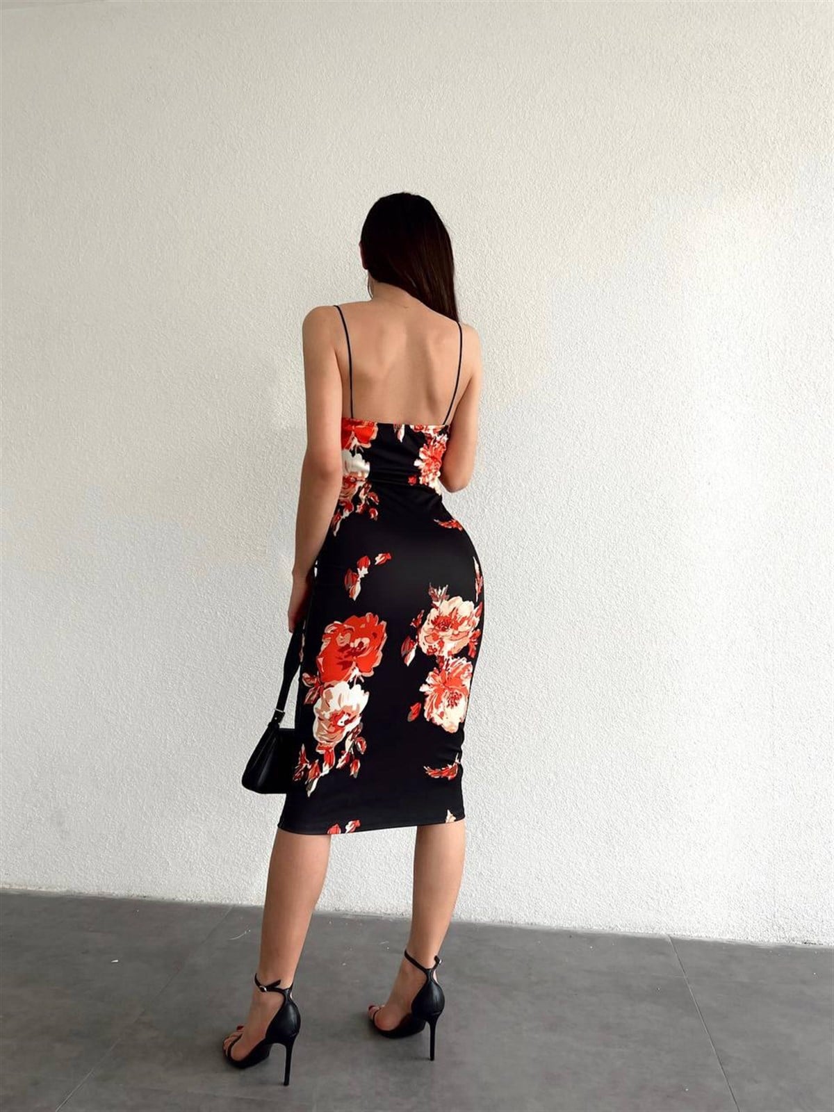 ASKILI GÜL DESEN ELBİSE 