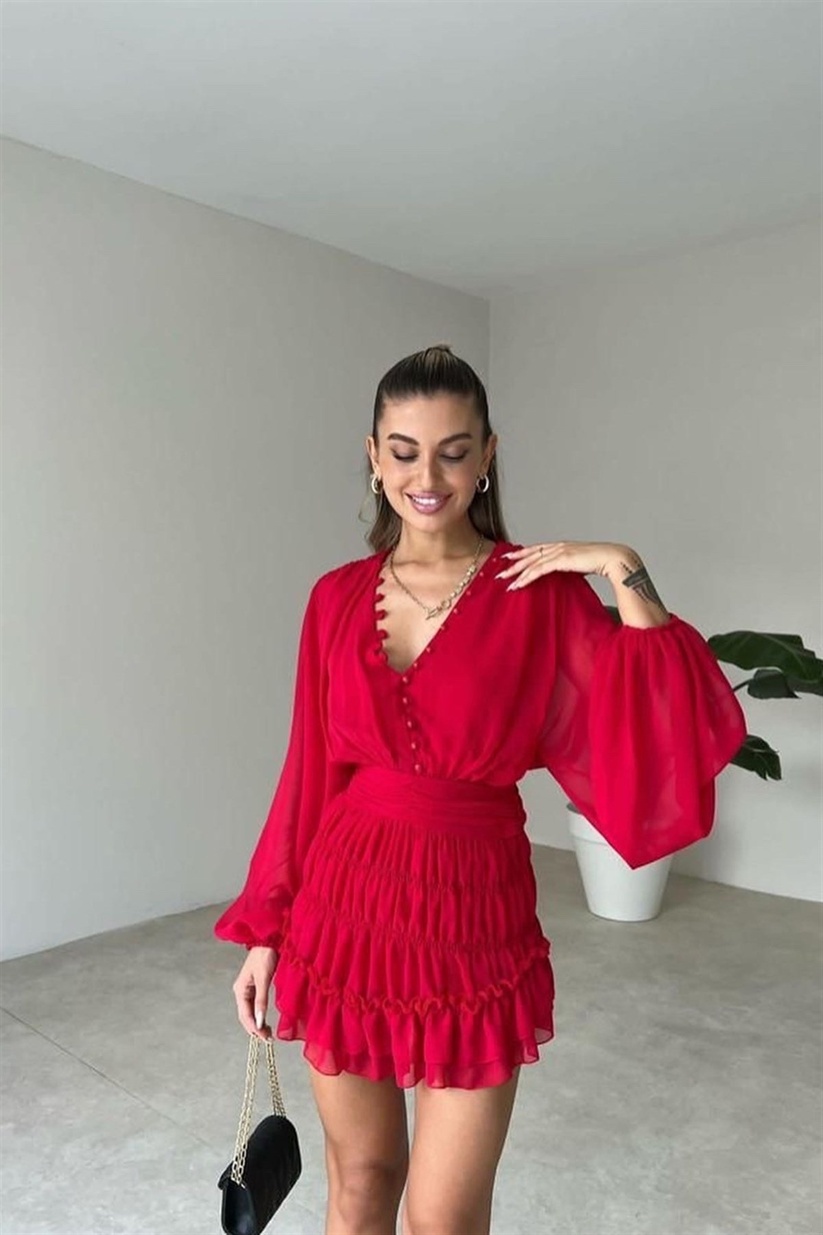 Kirmizi Sifon Tasarim Dügmeli Elbise