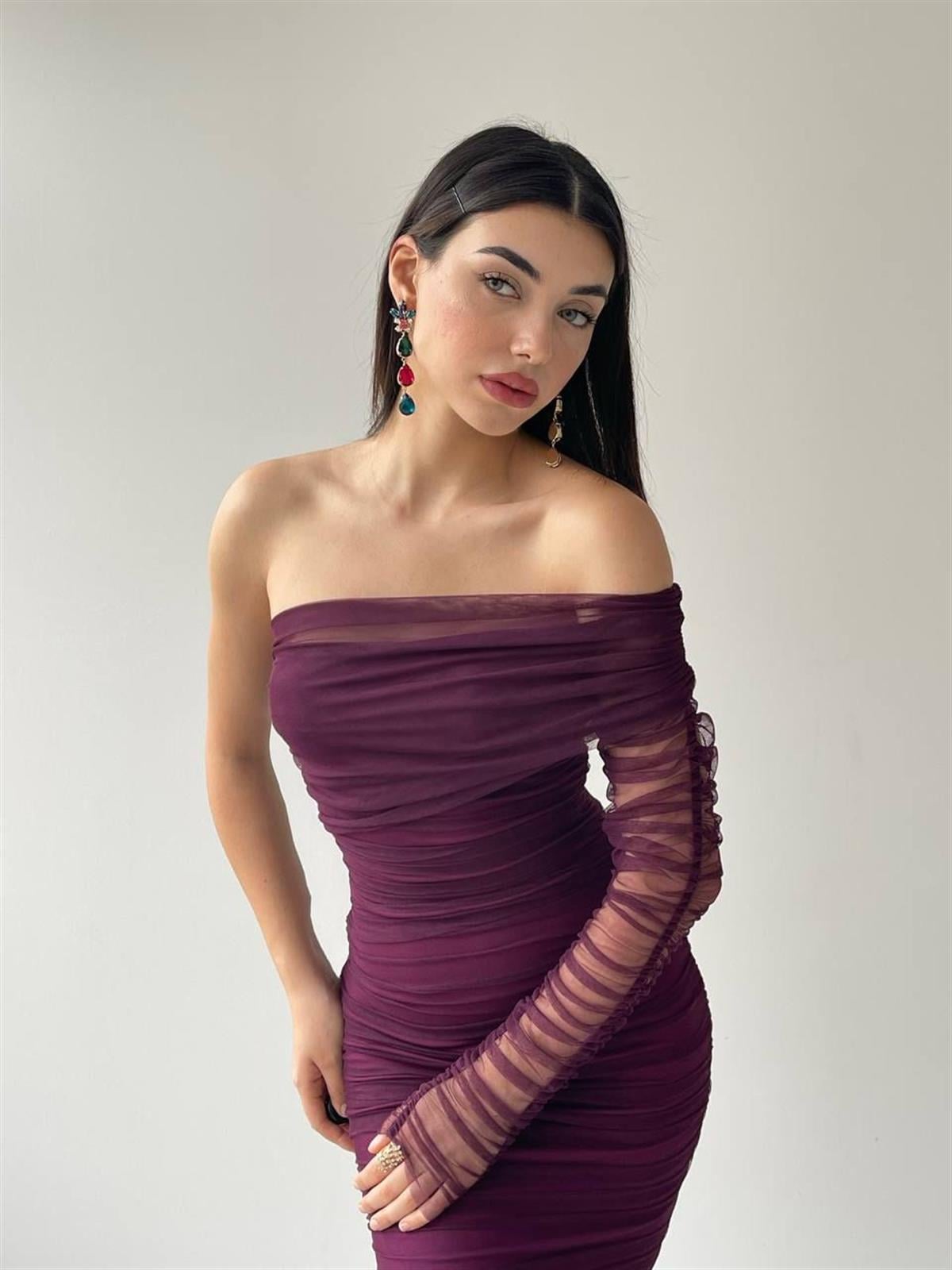 MOR RENKLİ TEK KOLU TÜL DRAPELİ ELBİSE