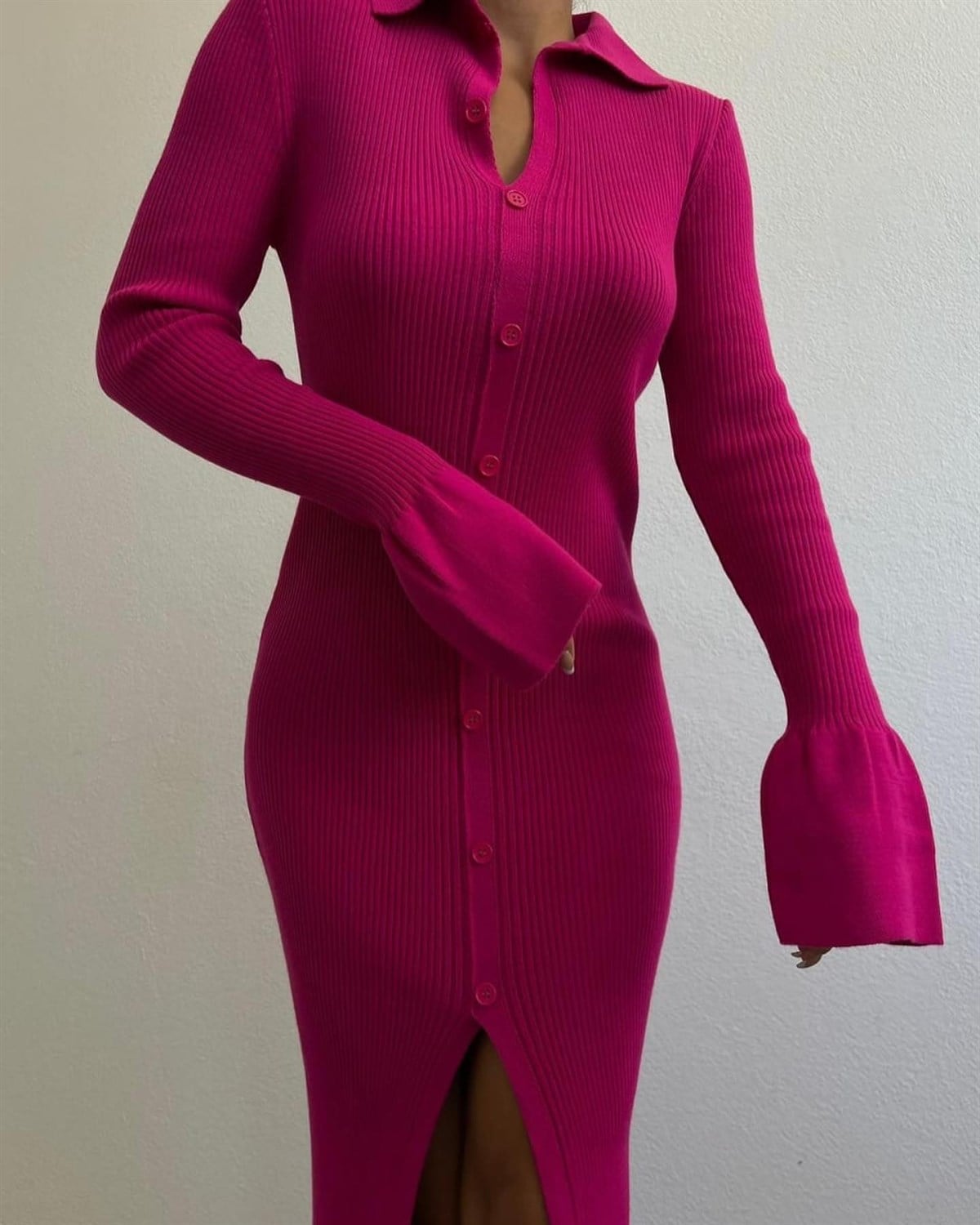 PEMBE TRİKOLU DÜĞMELİ ELBİSE 