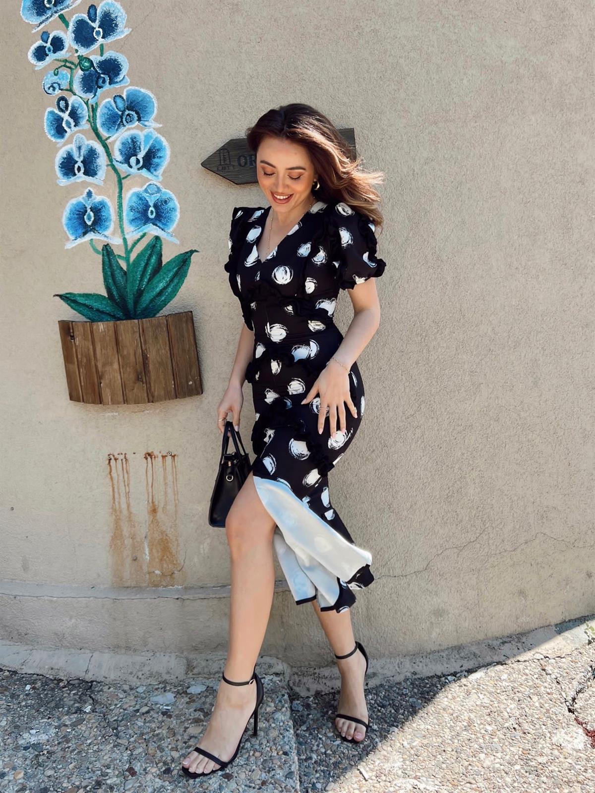 Siyah Puantiyeli Fırfır Detay Midi Boy Elbise 