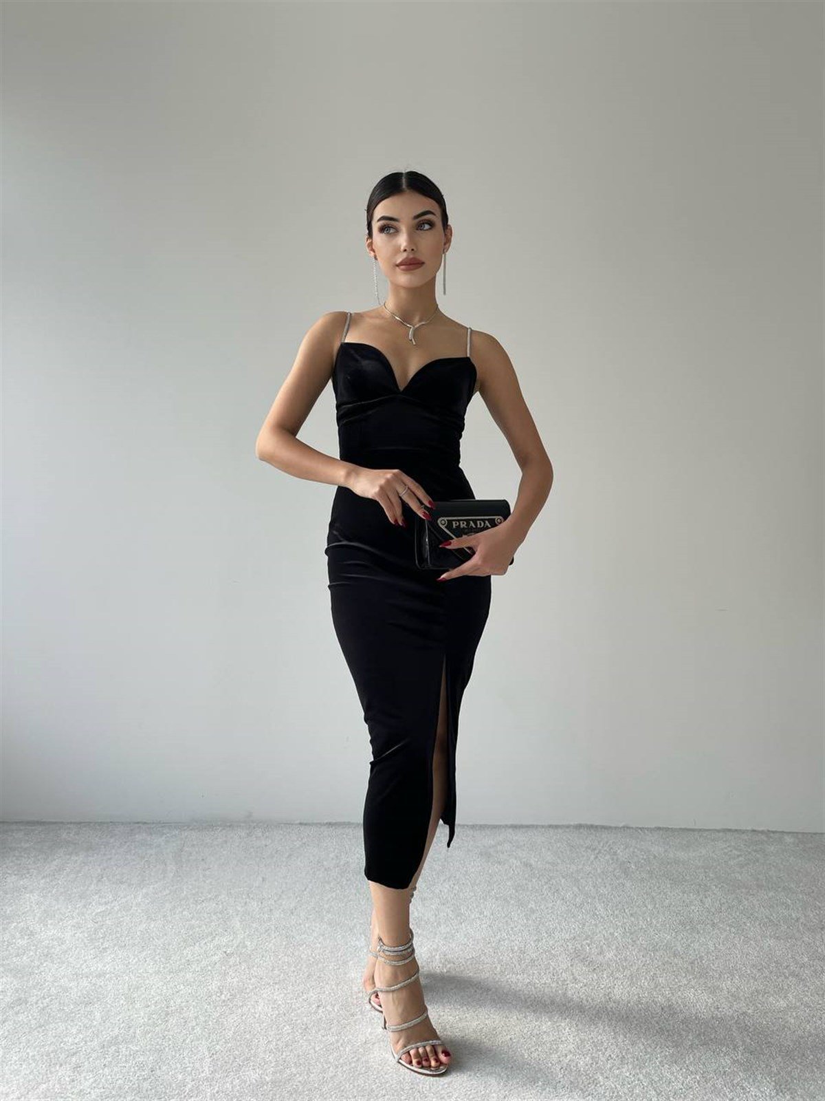 Taşlı Askılı Kadife Elbise Siyah
