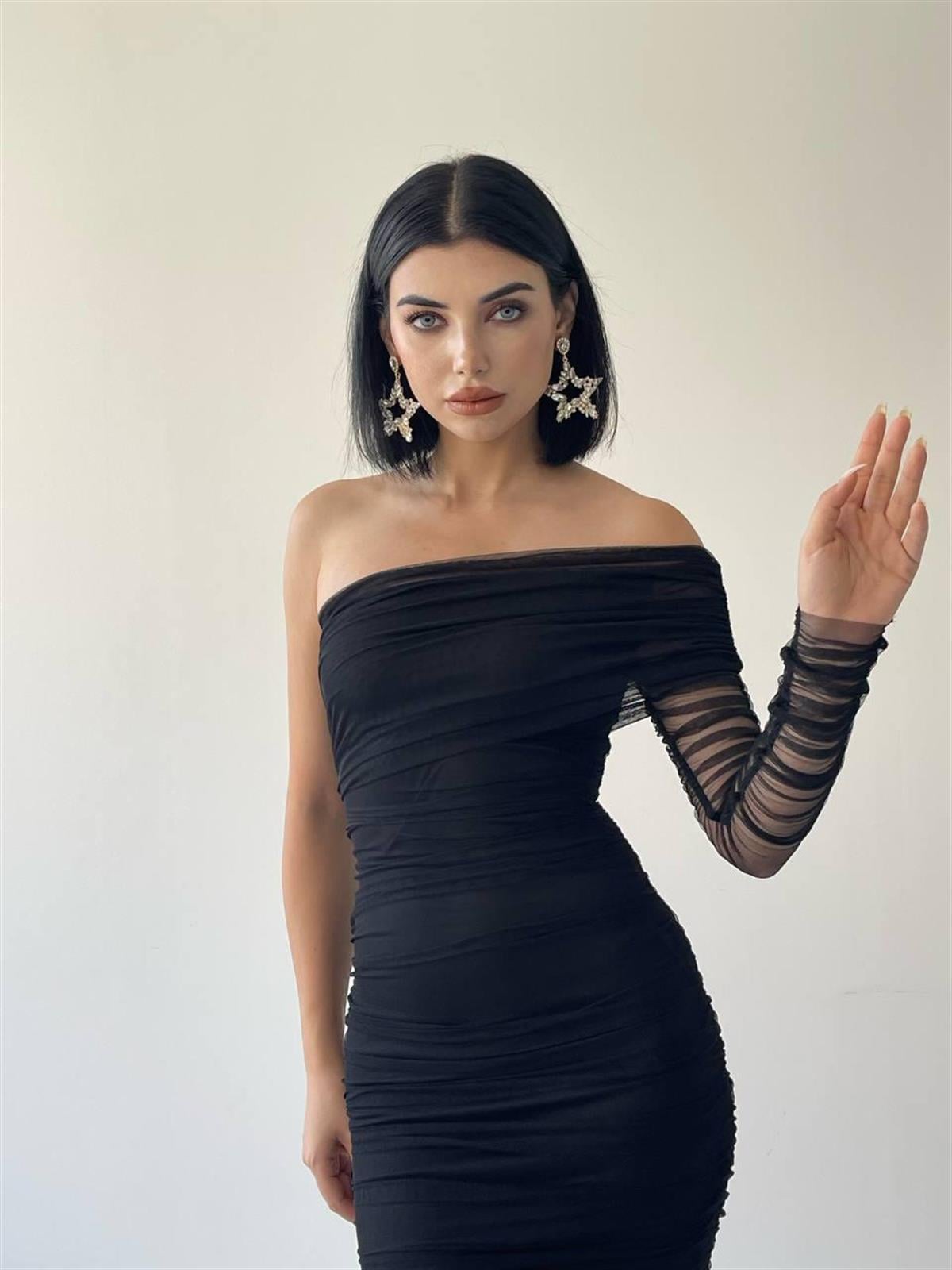 Tek Kol Drape Tül Siyah Elbise