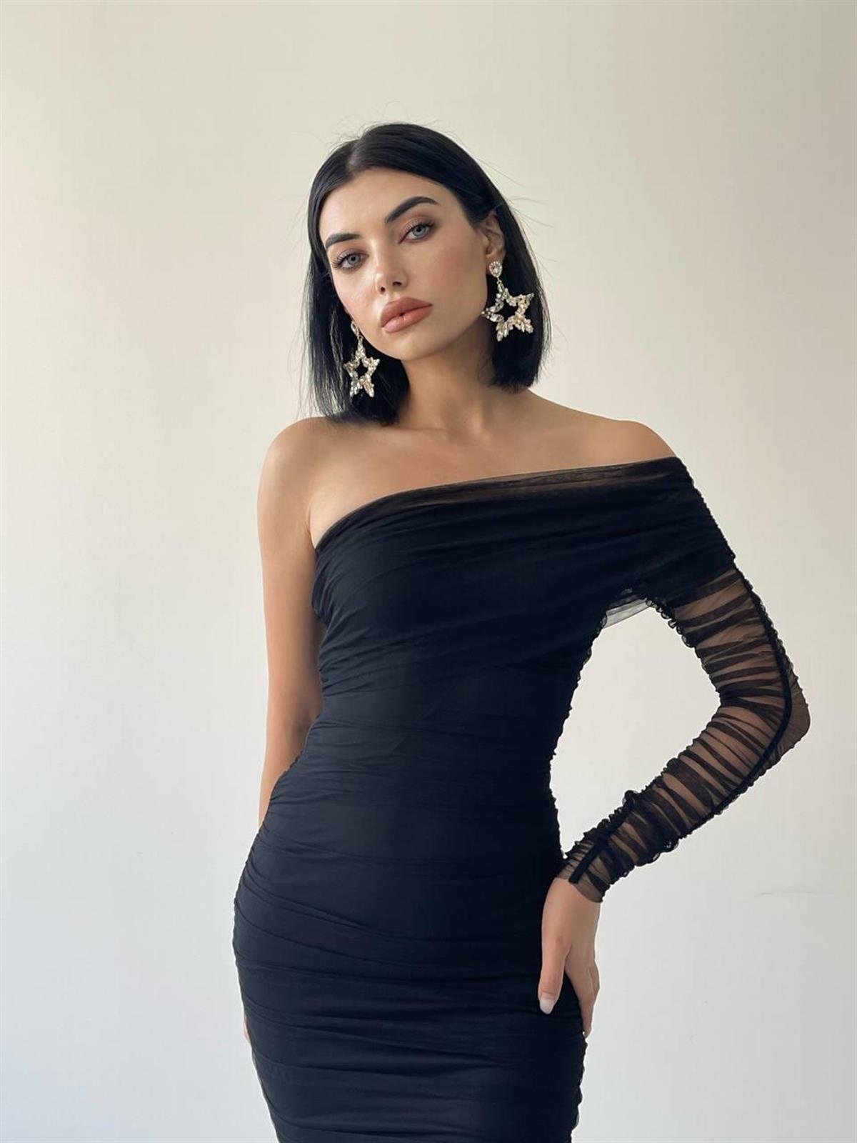 Tek Kol Drape Tül Siyah Elbise