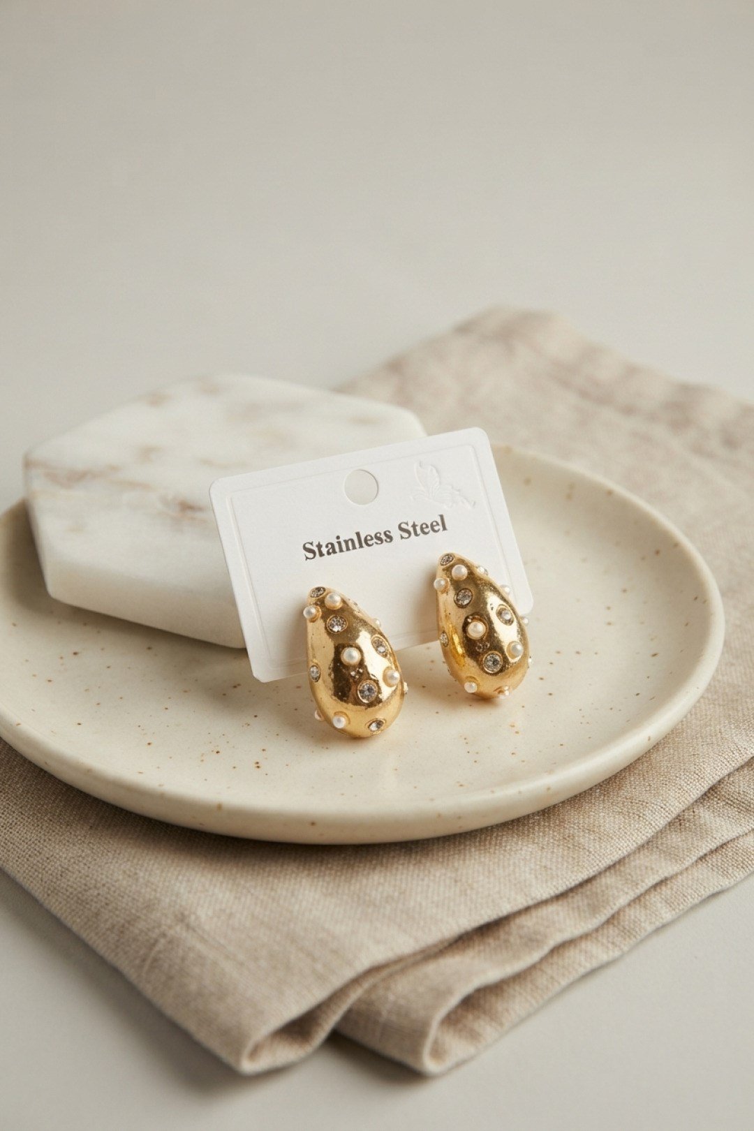 316L Çelik Gold Renk Taşlı Damla Model Küpe