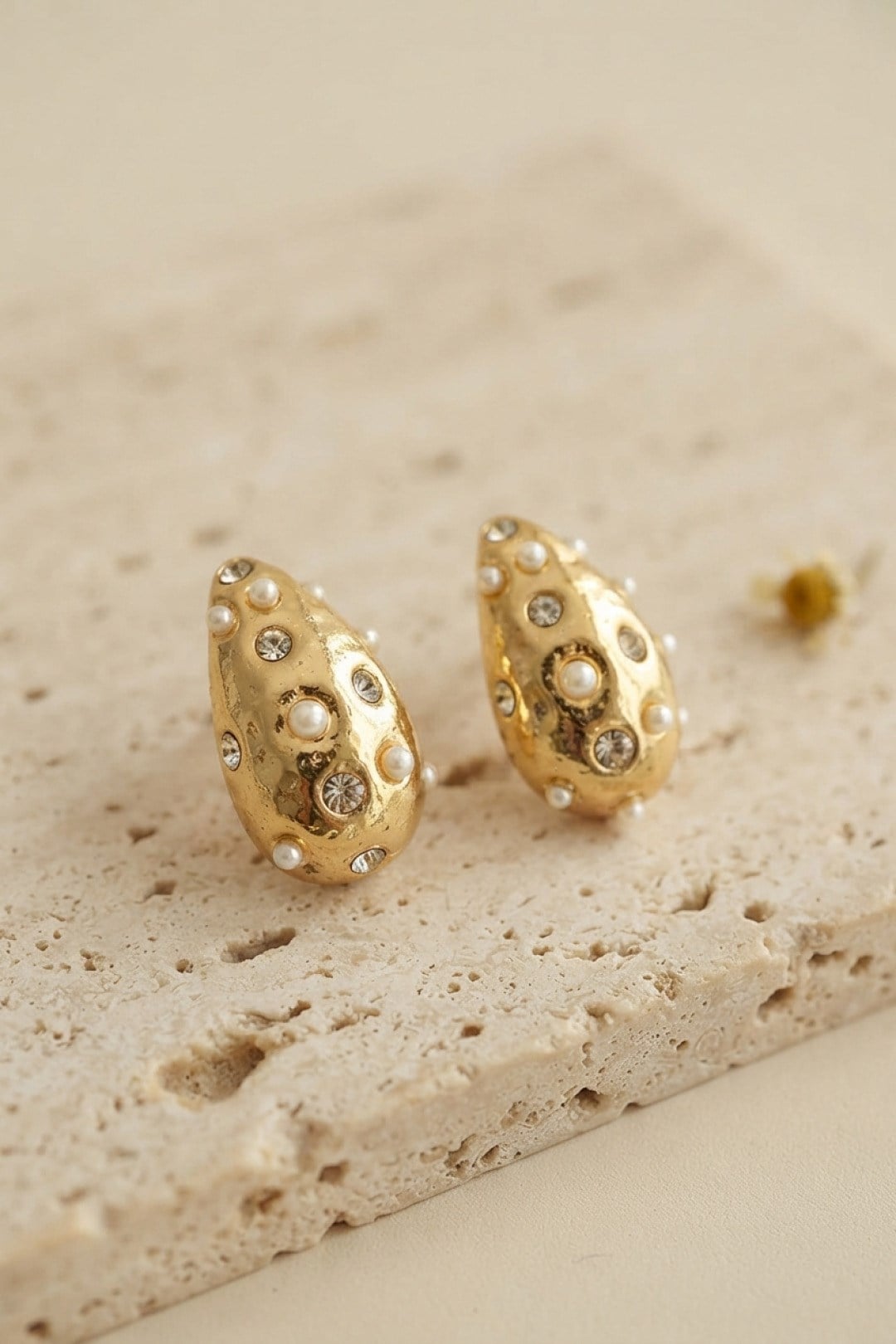 316L Çelik Gold Renk Taşlı Damla Model Küpe