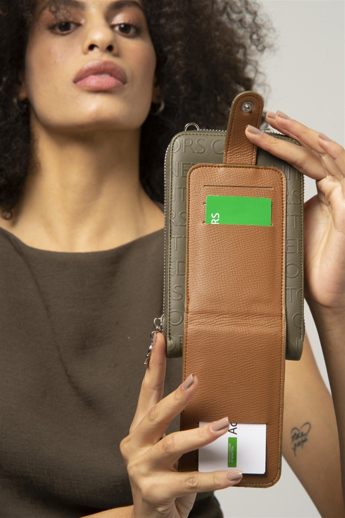 Benetton bnt 838 Kadın Çapraz Cüzdan Haki