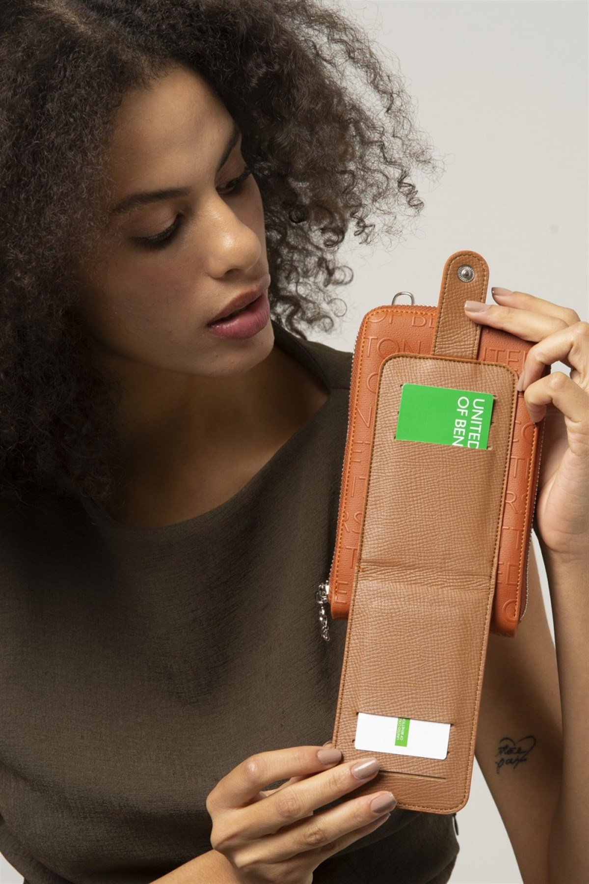 Benetton bnt 838 Kadın Çapraz Cüzdan Kremit