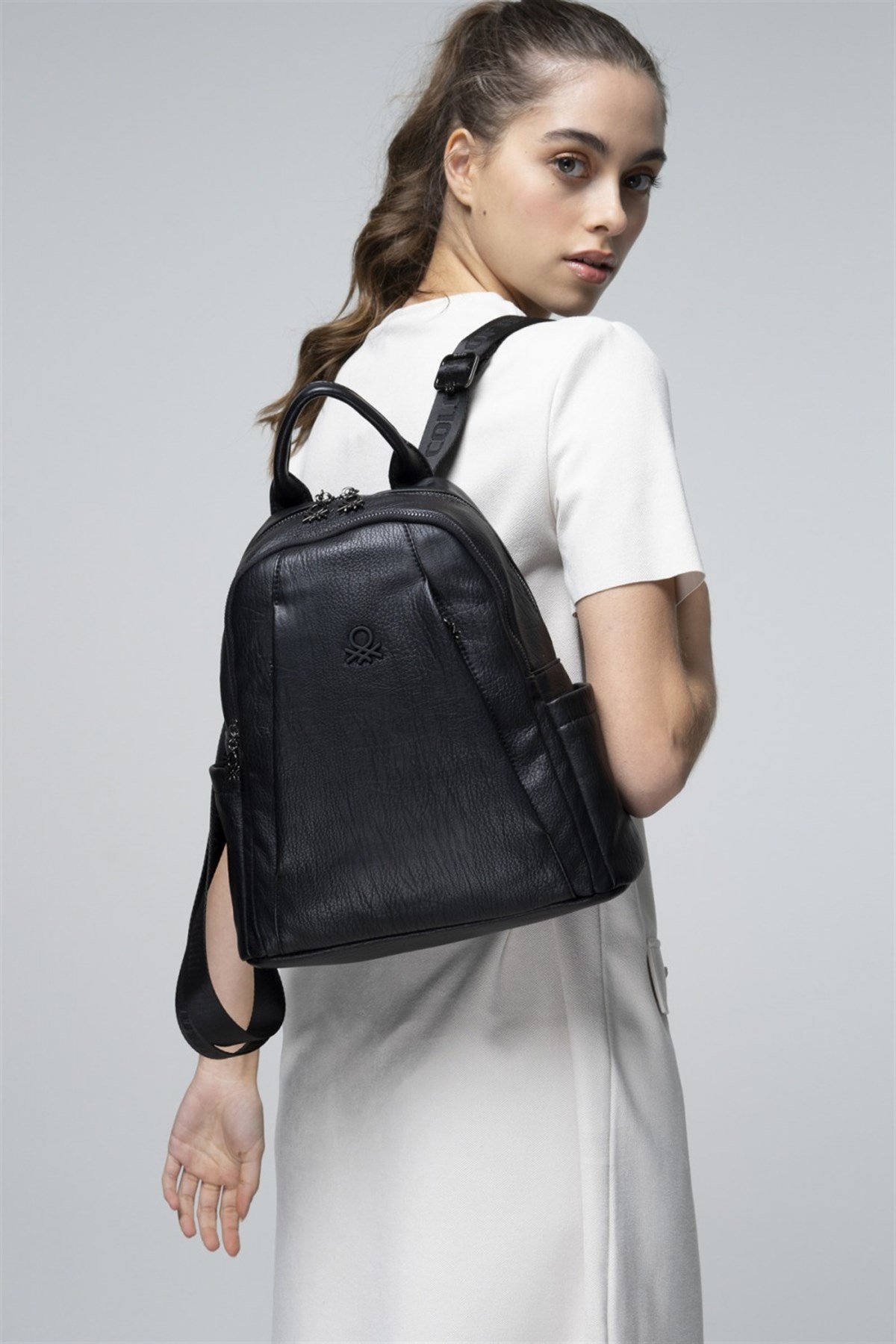 benetton-sirt-cantasi-bnt-702-siyah-76d0d-.jpg
