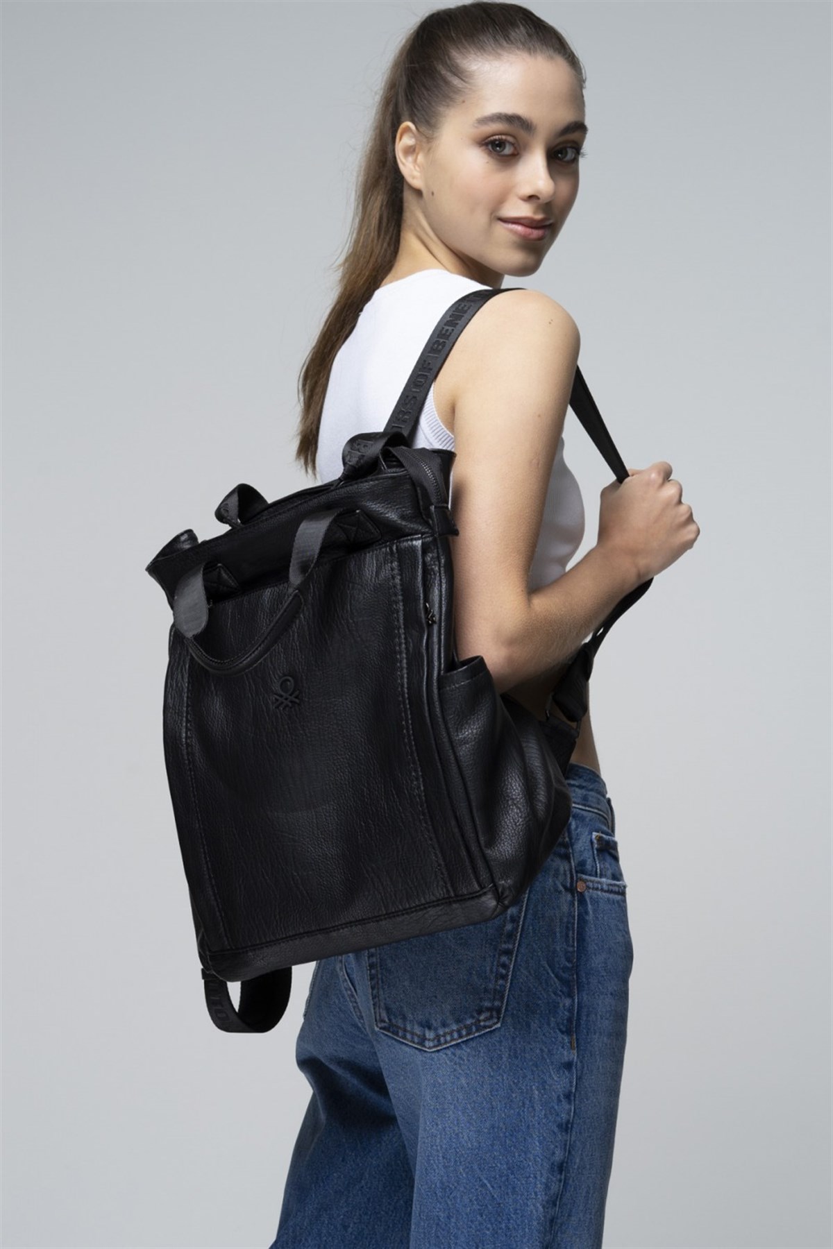benetton-sirt-cantasi-bnt-706-siyah-4ad2be.jpg