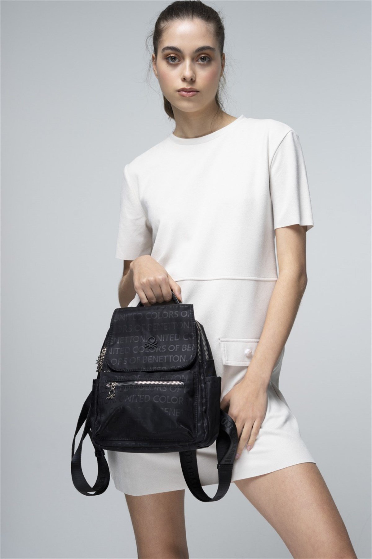 benetton-sirt-cantasi-bnt-716-siyah-64b-ed.jpg