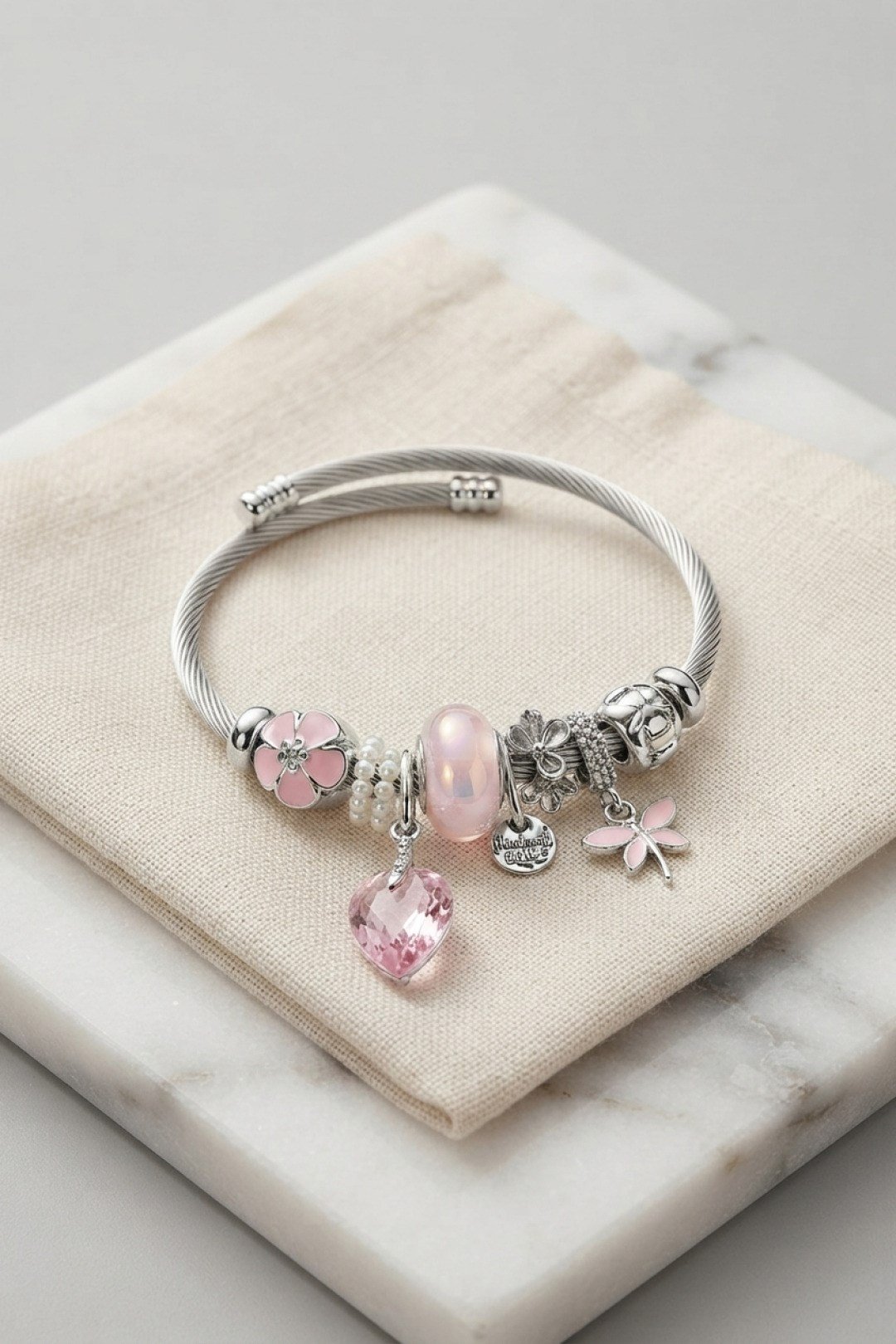 Pembe Kristal Kalp Charmlı Gümüş Renk Bileklik