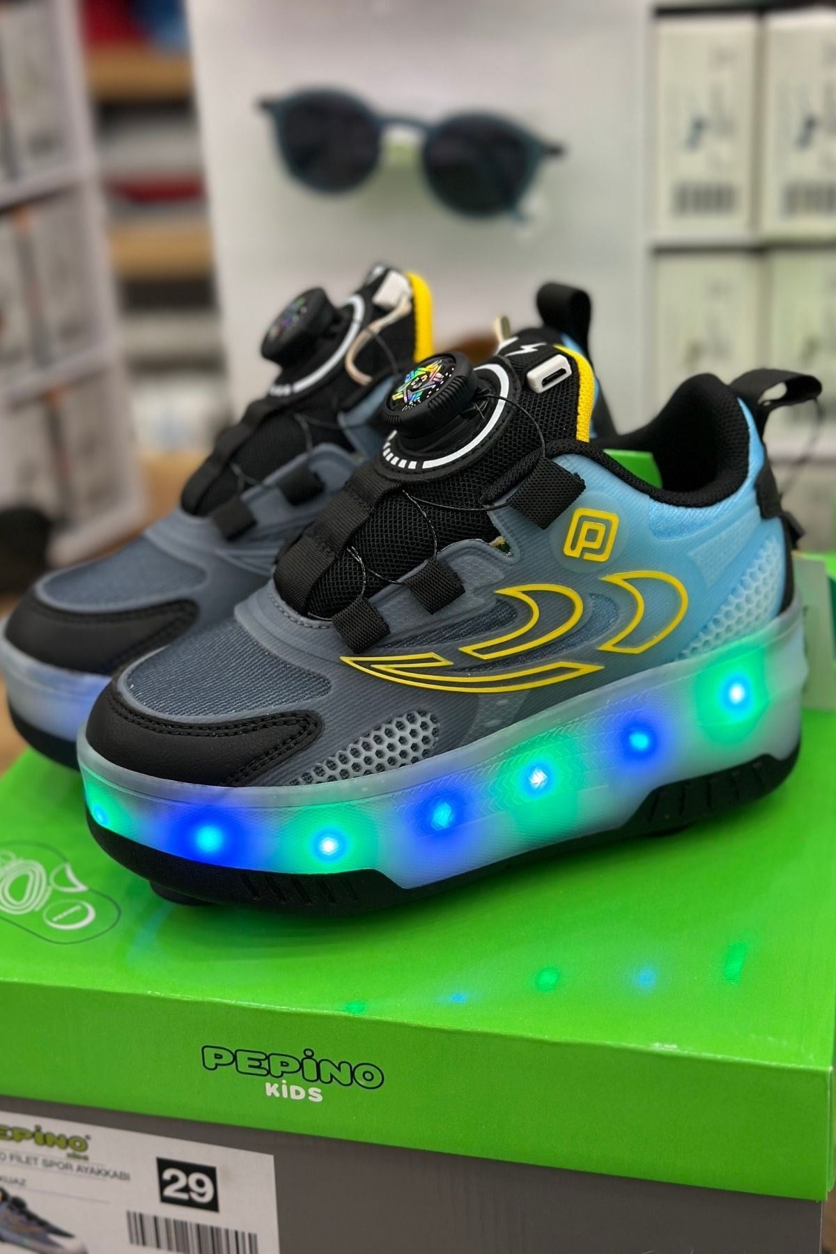 Pepino Erkek Çocuk Şarj Edilebilir 16 MOD RGB LED Işıklı Tekerlekli Patenli Ayakkabı Bas - Çek Butonlu  - Siyah