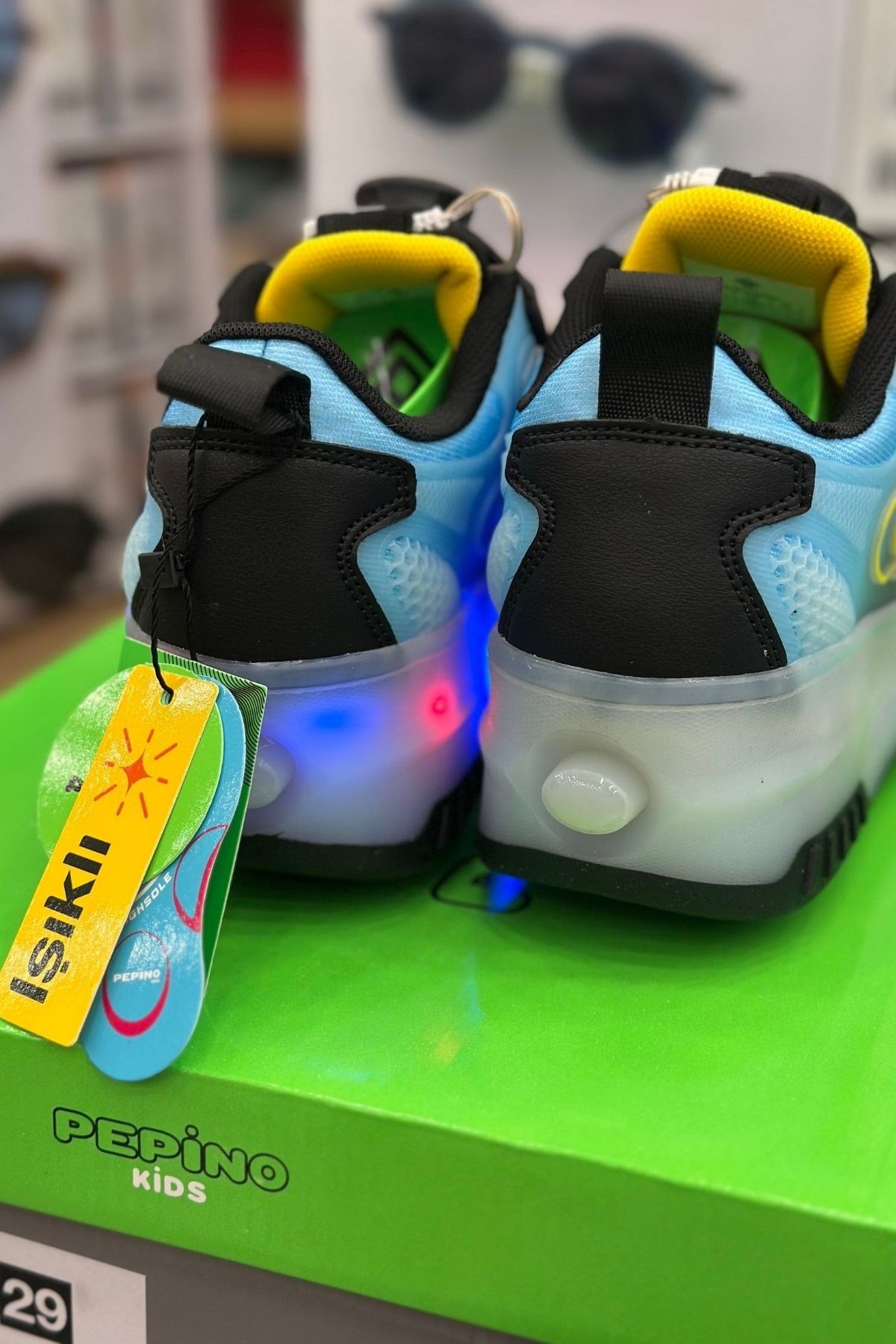 Pepino Erkek Çocuk Şarj Edilebilir 16 MOD RGB LED Işıklı Tekerlekli Patenli Ayakkabı Bas - Çek Butonlu  - Siyah
