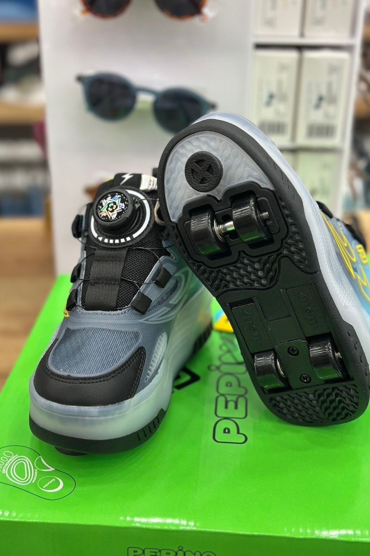 Pepino Erkek Çocuk Şarj Edilebilir 16 MOD RGB LED Işıklı Tekerlekli Patenli Ayakkabı Bas - Çek Butonlu  - Siyah