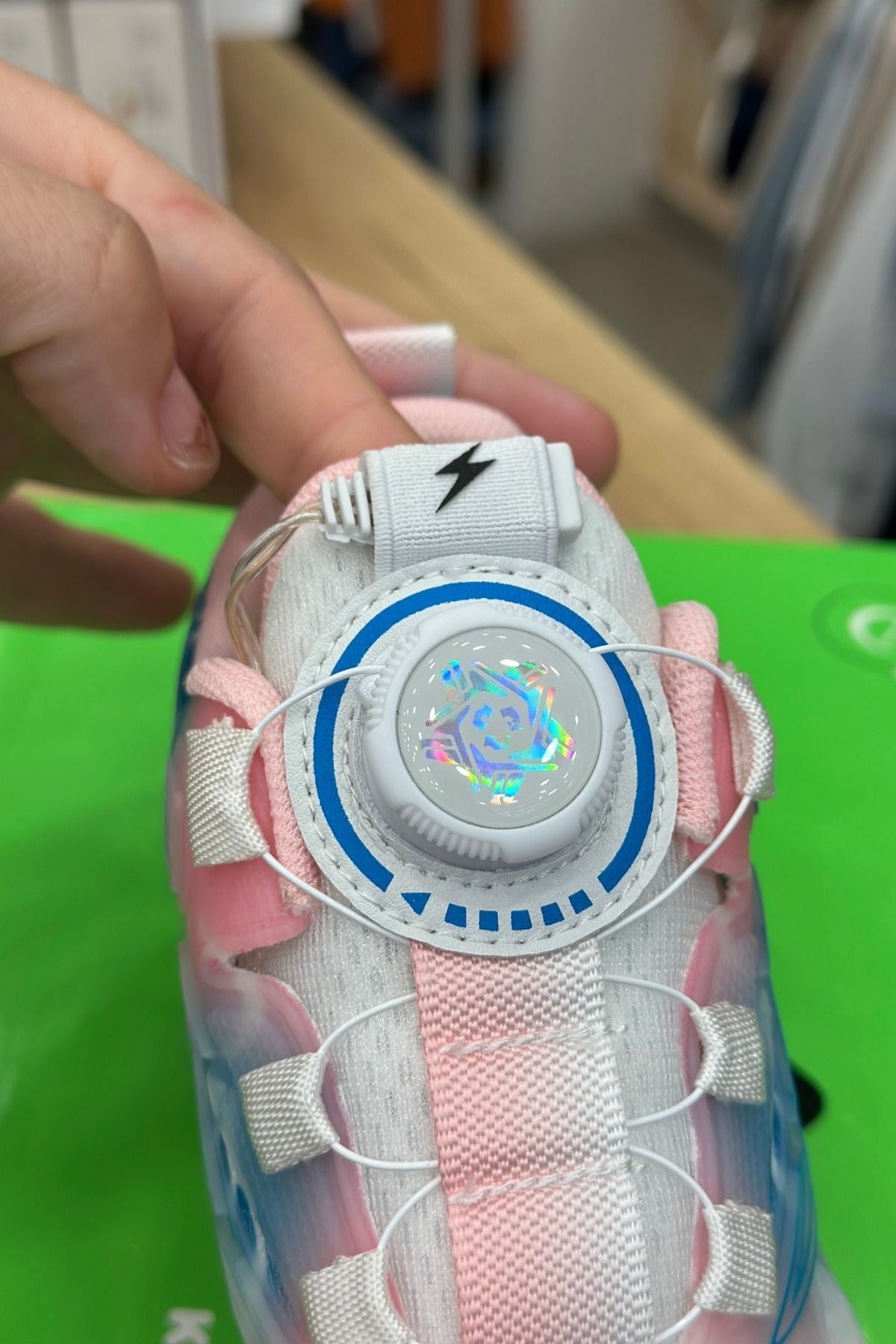 Pepino Kız Çocuk Şarj Edilebilir 16 MOD RGB LED Işıklı Tekerlekli Patenli Ayakkabı Bas - Çek Butonlu  - Pembe