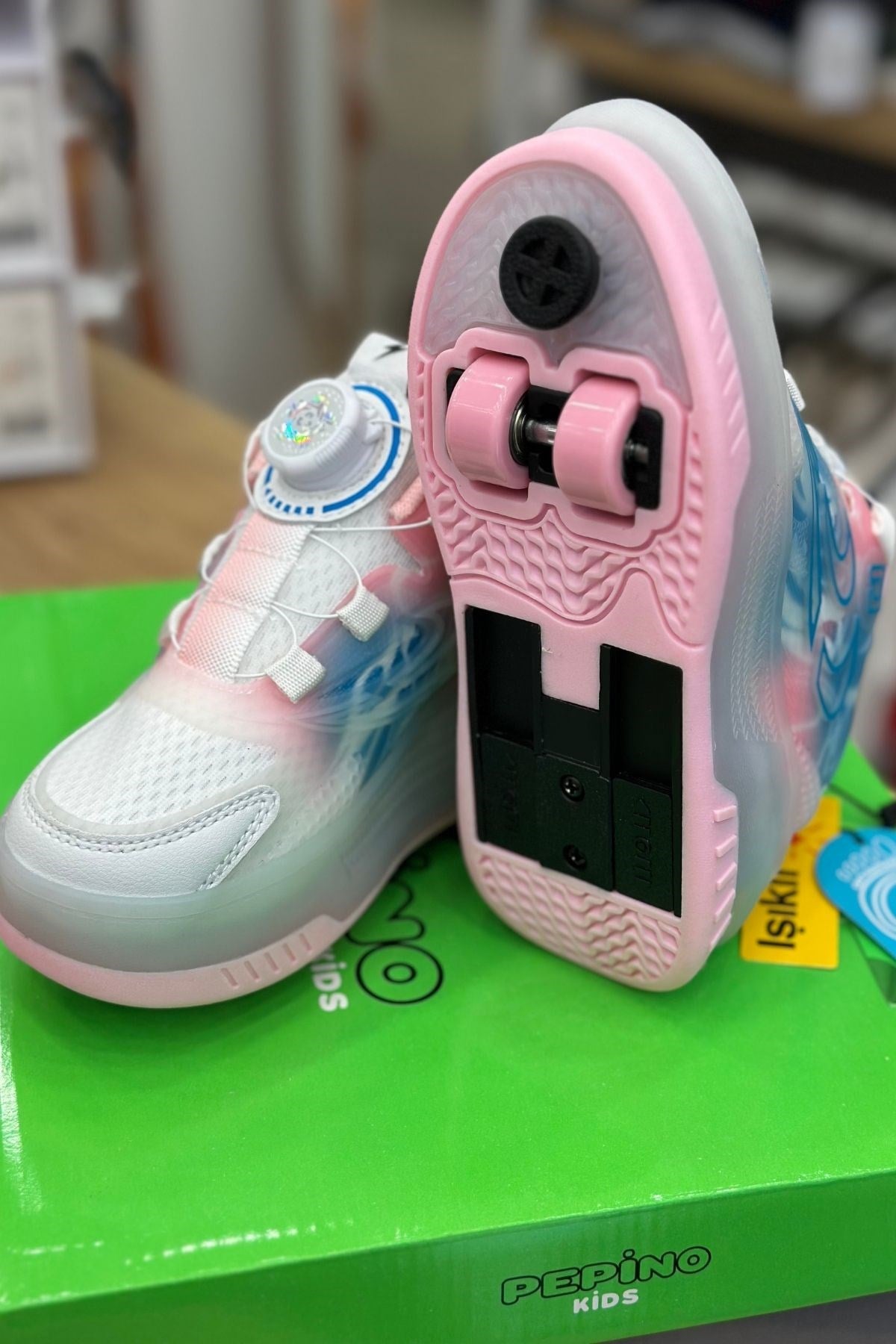 Pepino Kız Çocuk Şarj Edilebilir 16 MOD RGB LED Işıklı Tekerlekli Patenli Ayakkabı Bas - Çek Butonlu  - Pembe