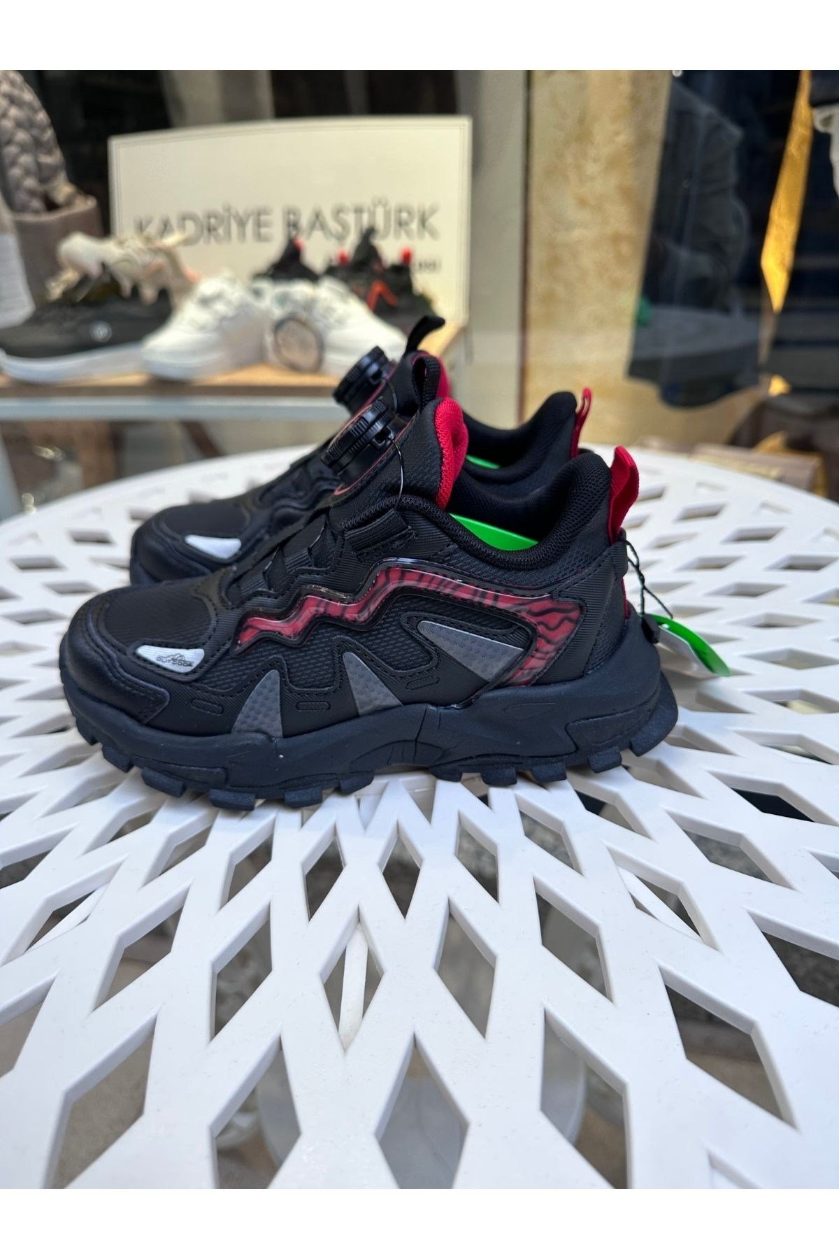 Unisex Çocuk Günlük Mevsimlik Outdoor Spor Ayakkabı - Özel Bağcık Sistemi - Siyah