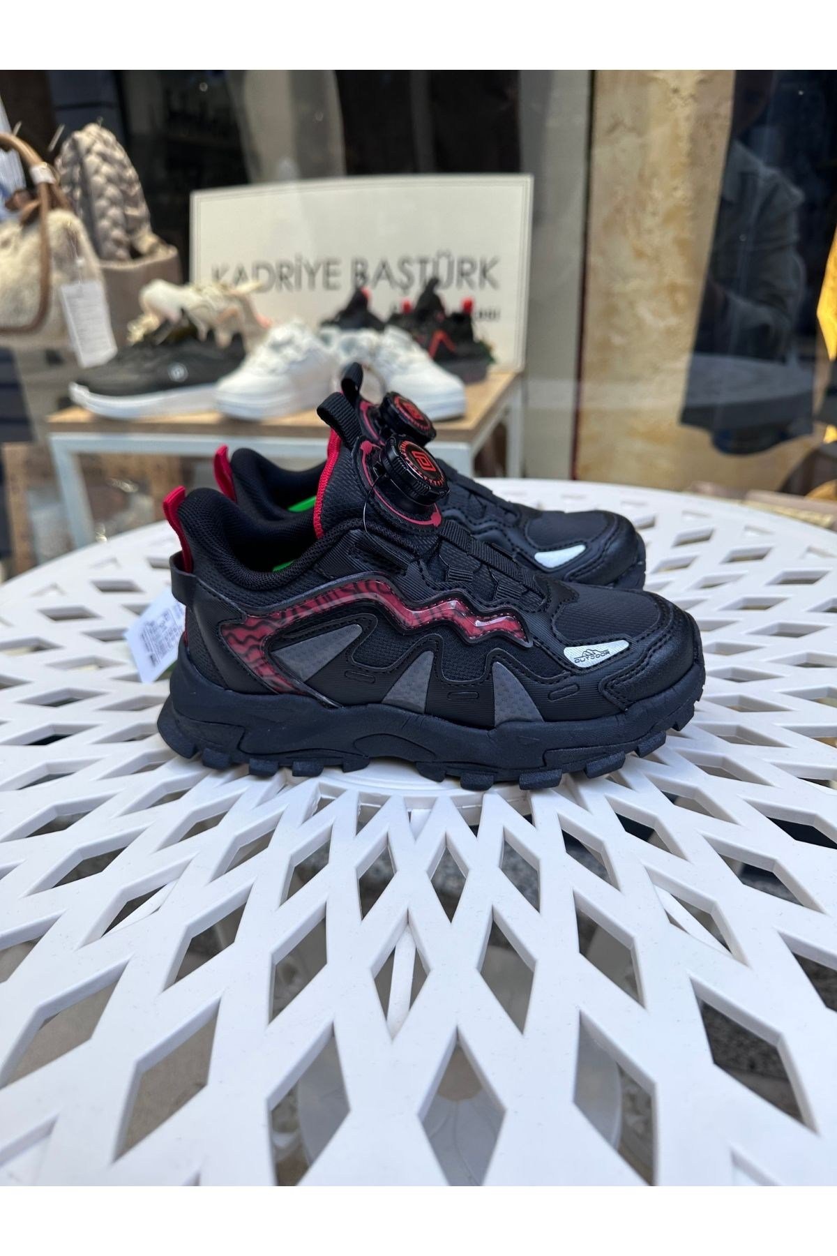 Unisex Çocuk Günlük Mevsimlik Outdoor Spor Ayakkabı - Özel Bağcık Sistemi - Siyah