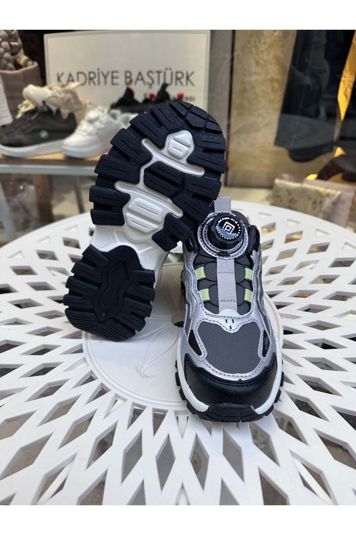Unisex Çocuk Günlük Mevsimlik Outdoor Spor Ayakkabı - Özel Bağcık Sistemi - Füme & Gri