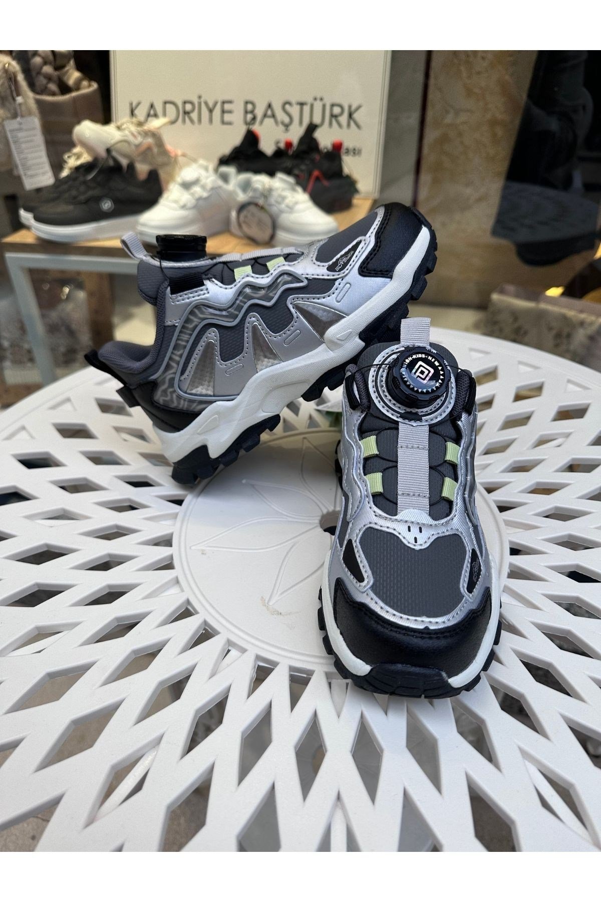 Unisex Çocuk Günlük Mevsimlik Outdoor Spor Ayakkabı - Özel Bağcık Sistemi - Füme & Gri