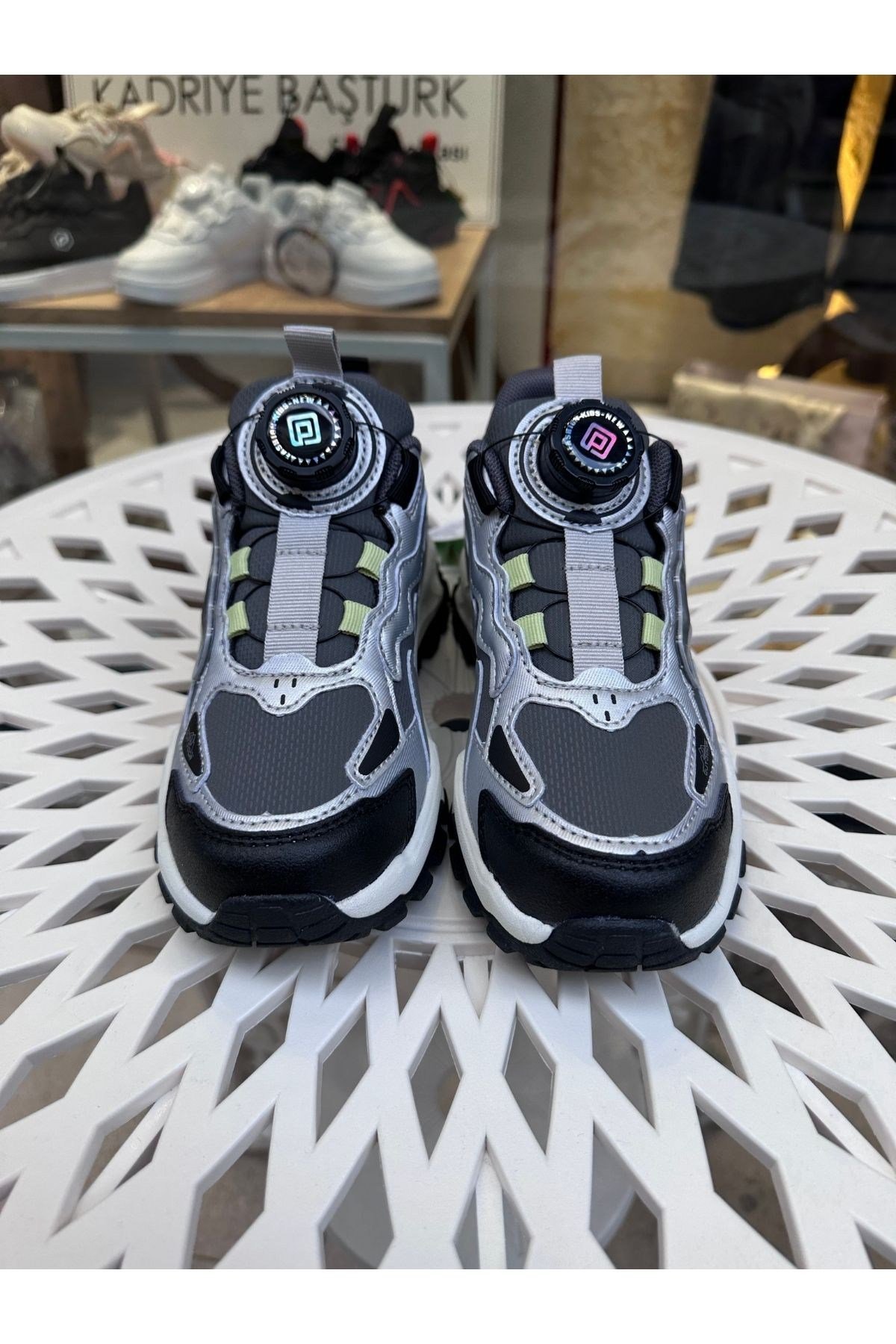 Unisex Çocuk Günlük Mevsimlik Outdoor Spor Ayakkabı - Özel Bağcık Sistemi - Füme & Gri