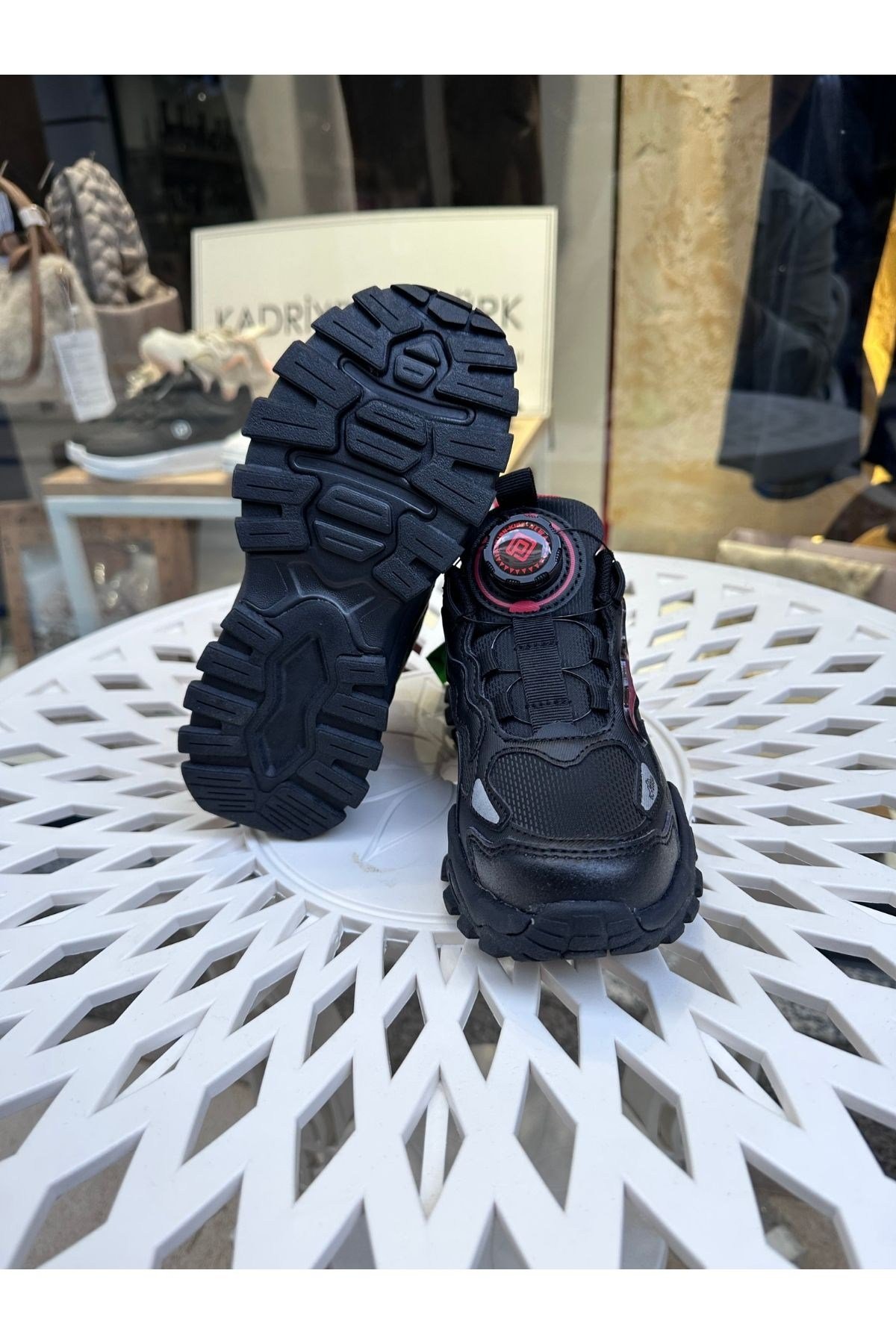 Unisex Çocuk Günlük Mevsimlik Outdoor Spor Ayakkabı - Özel Bağcık Sistemi - Siyah
