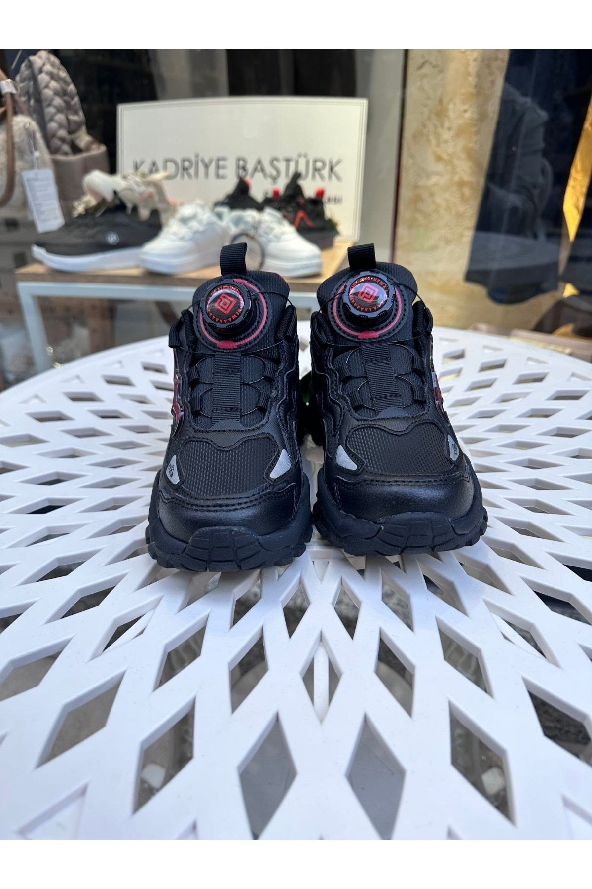 Unisex Çocuk Günlük Mevsimlik Outdoor Spor Ayakkabı - Özel Bağcık Sistemi - Siyah