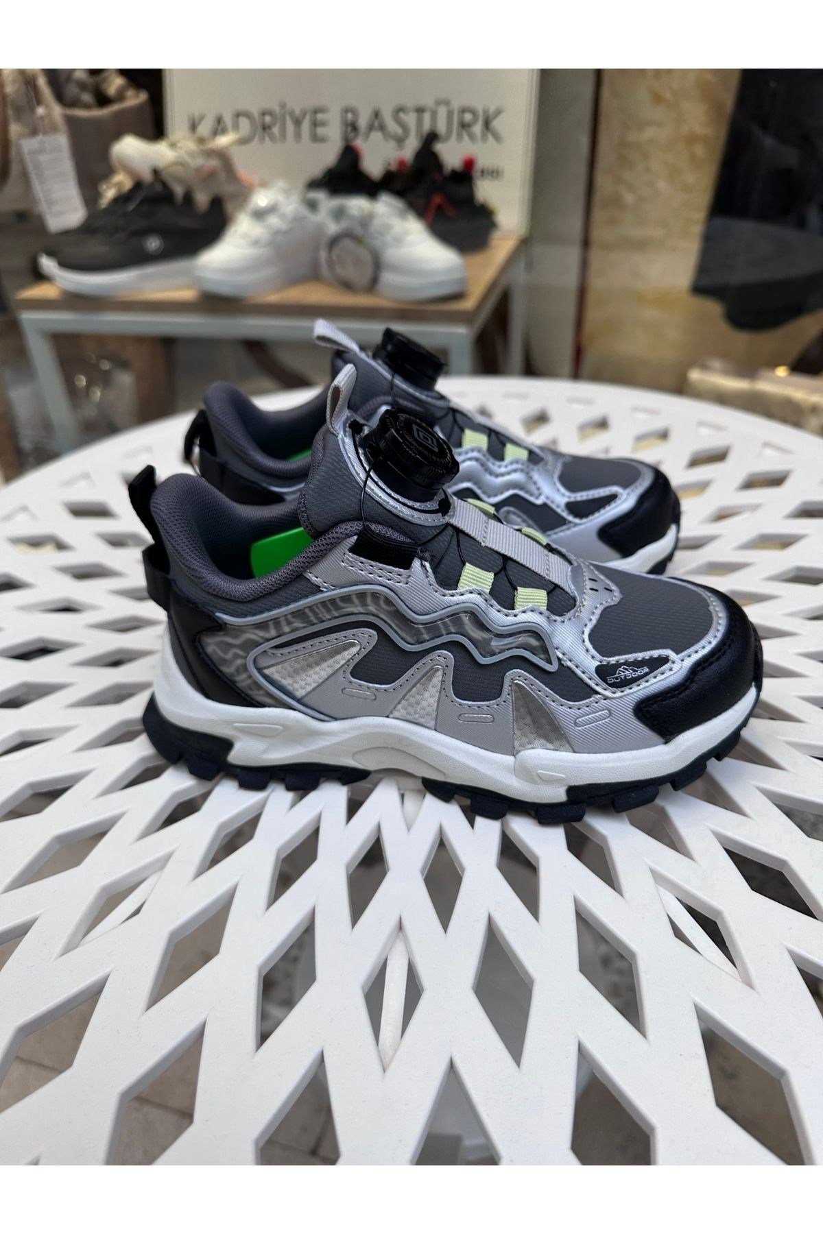 Unisex Çocuk Günlük Mevsimlik Outdoor Spor Ayakkabı - Özel Bağcık Sistemi - Füme & Gri
