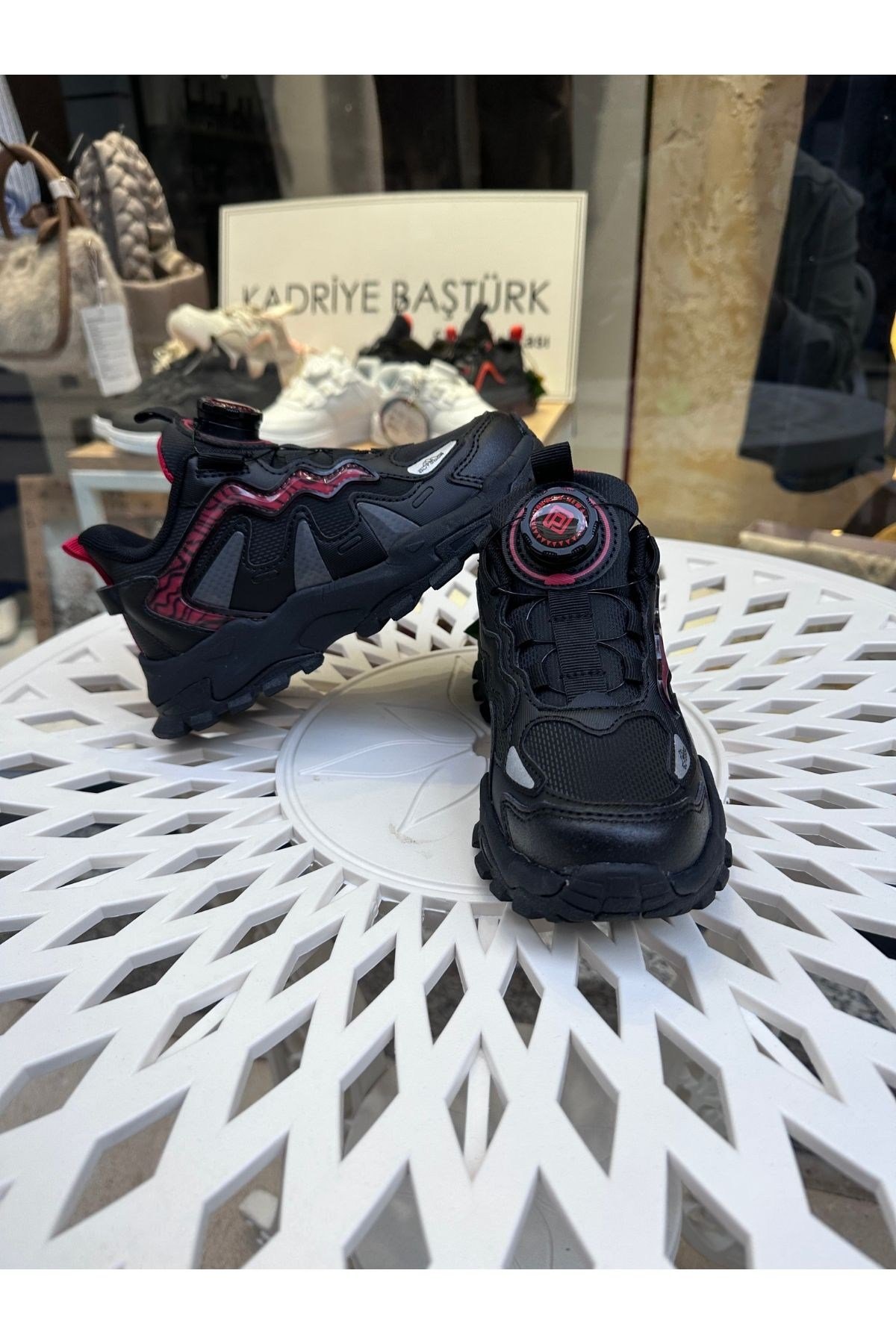 Unisex Çocuk Günlük Mevsimlik Outdoor Spor Ayakkabı - Özel Bağcık Sistemi - Siyah