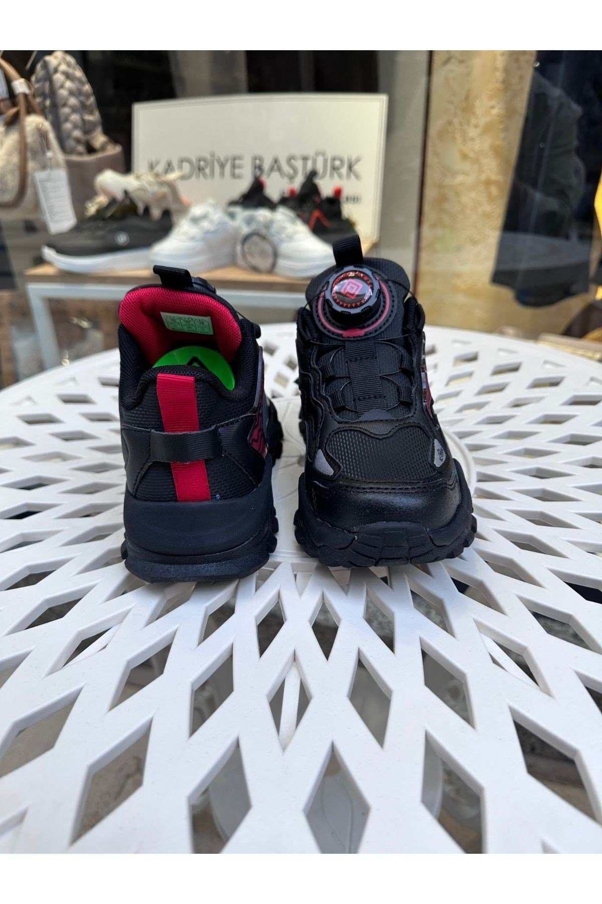 Unisex Çocuk Günlük Mevsimlik Outdoor Spor Ayakkabı - Özel Bağcık Sistemi - Siyah