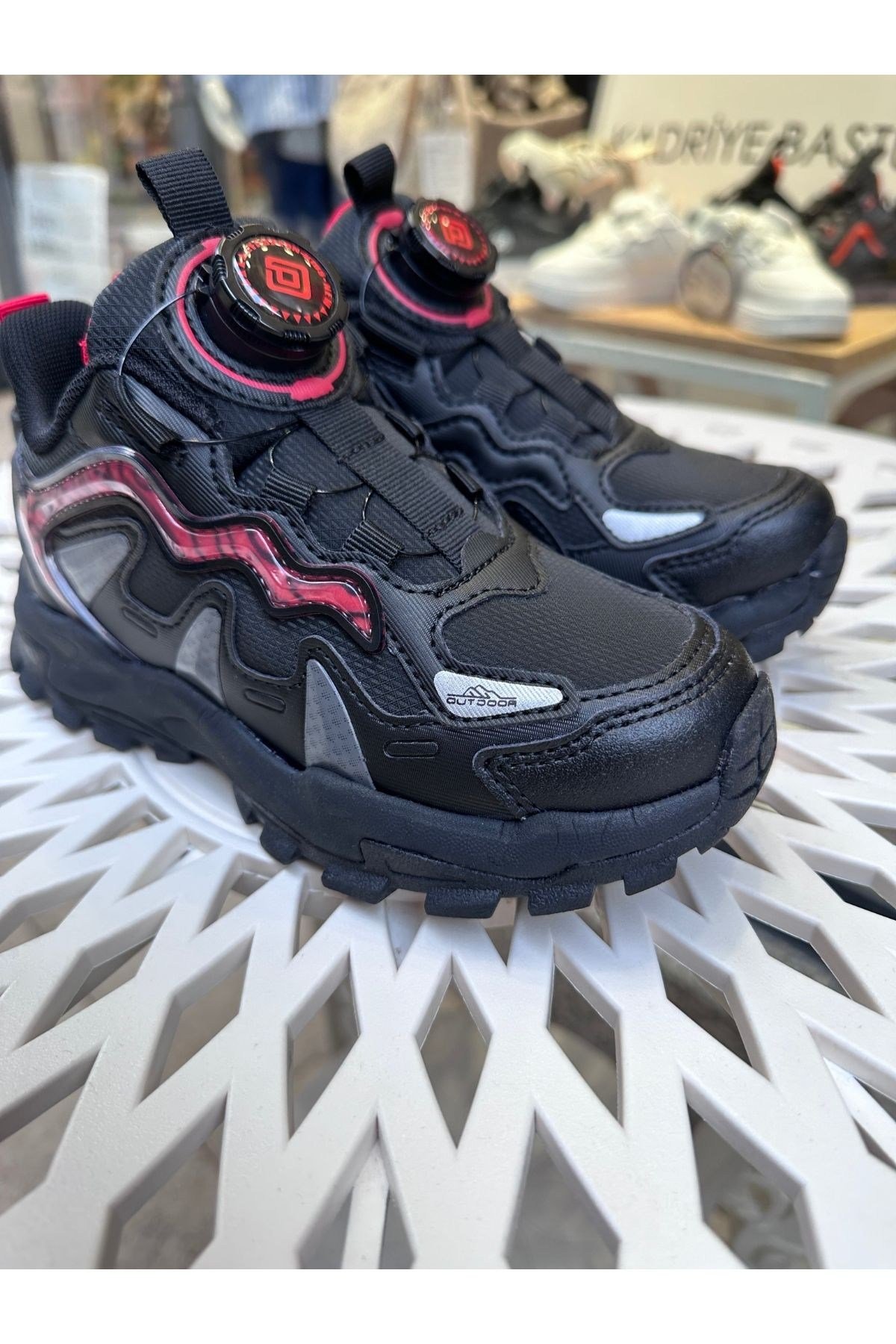 Unisex Çocuk Günlük Mevsimlik Outdoor Spor Ayakkabı - Özel Bağcık Sistemi - Siyah