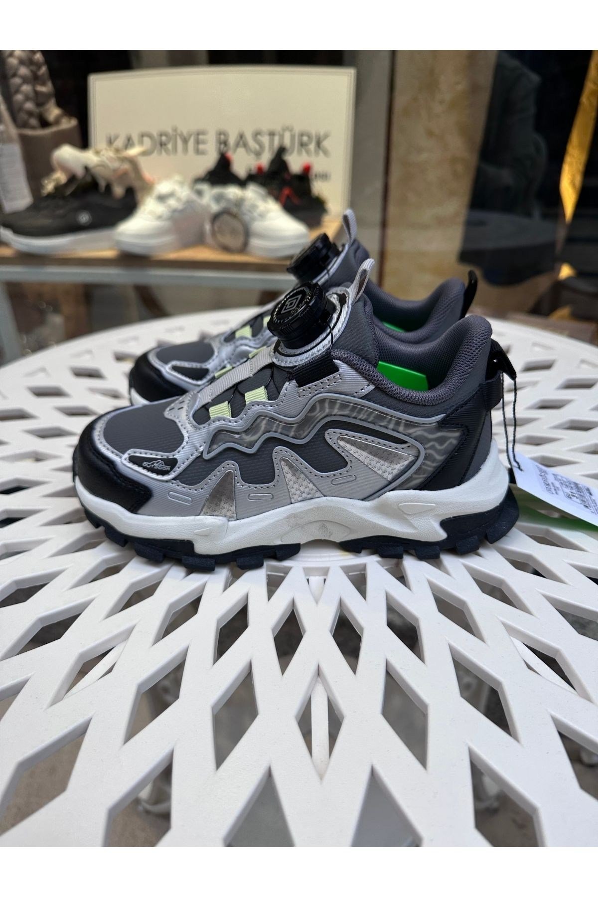 Unisex Çocuk Günlük Mevsimlik Outdoor Spor Ayakkabı - Özel Bağcık Sistemi - Füme & Gri