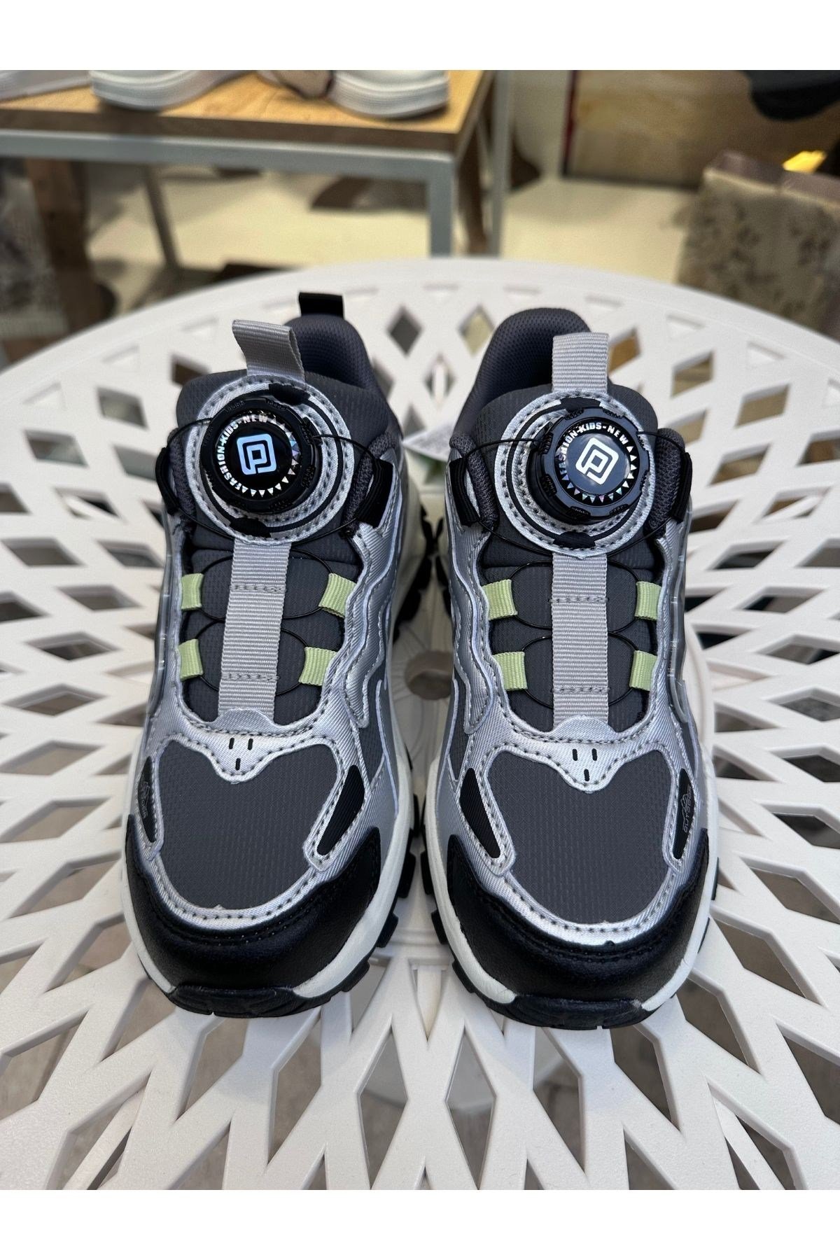 Unisex Çocuk Günlük Mevsimlik Outdoor Spor Ayakkabı - Özel Bağcık Sistemi - Füme & Gri