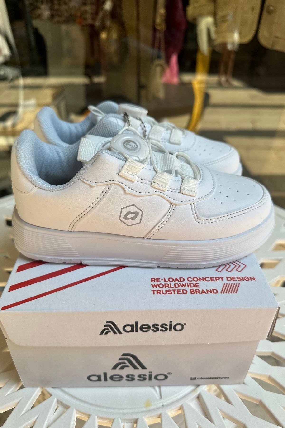 Unisex Çocuk Günlük Spor Ayakkabı - Kilitli Bağcık Sistemi - Beyaz