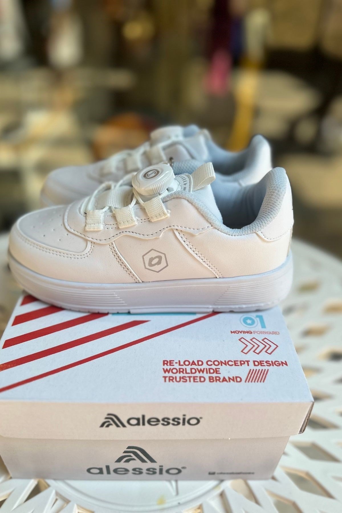 Unisex Çocuk Günlük Spor Ayakkabı - Kilitli Bağcık Sistemi - Beyaz